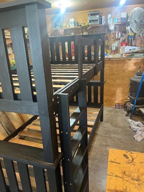 Handcrafted Twin Bunk Bed, detail 5