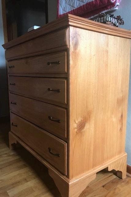 Solid Oak Five Drawer Dresser, detail 3