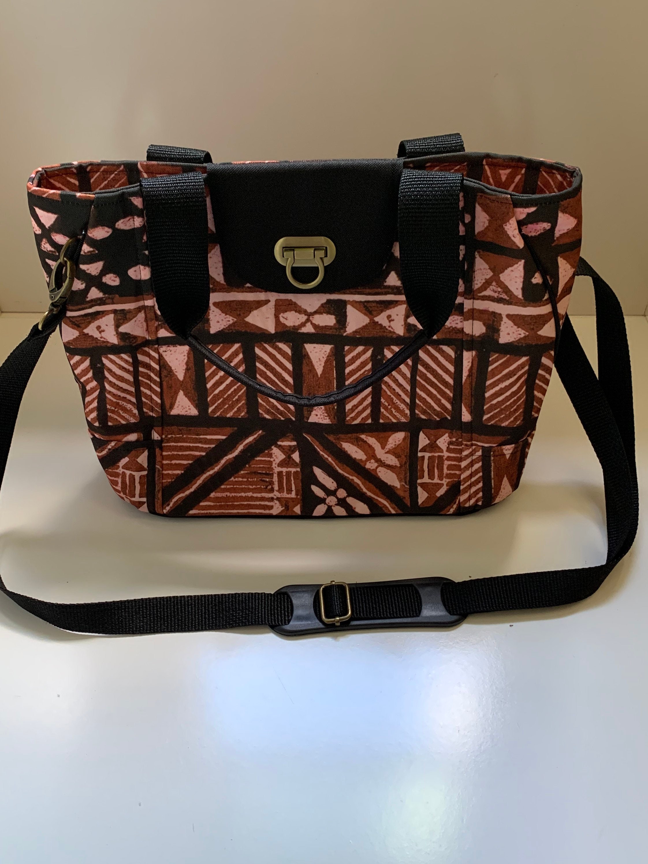 Tapa Kapa Barkcloth Convertible Expandable Shoulder Bag Purse, view 3