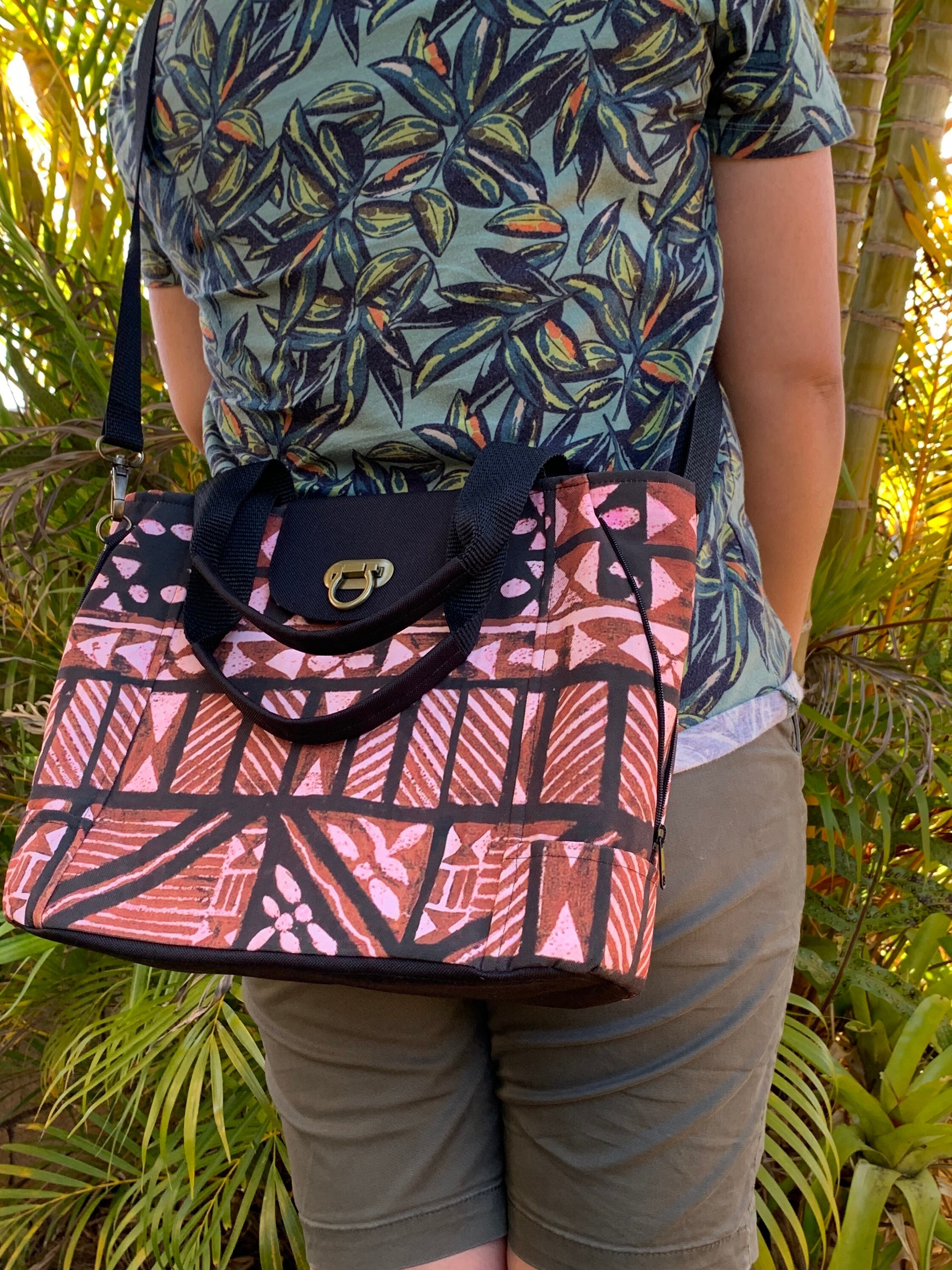 Tapa Kapa Barkcloth Convertible Expandable Shoulder Bag Purse, view 8