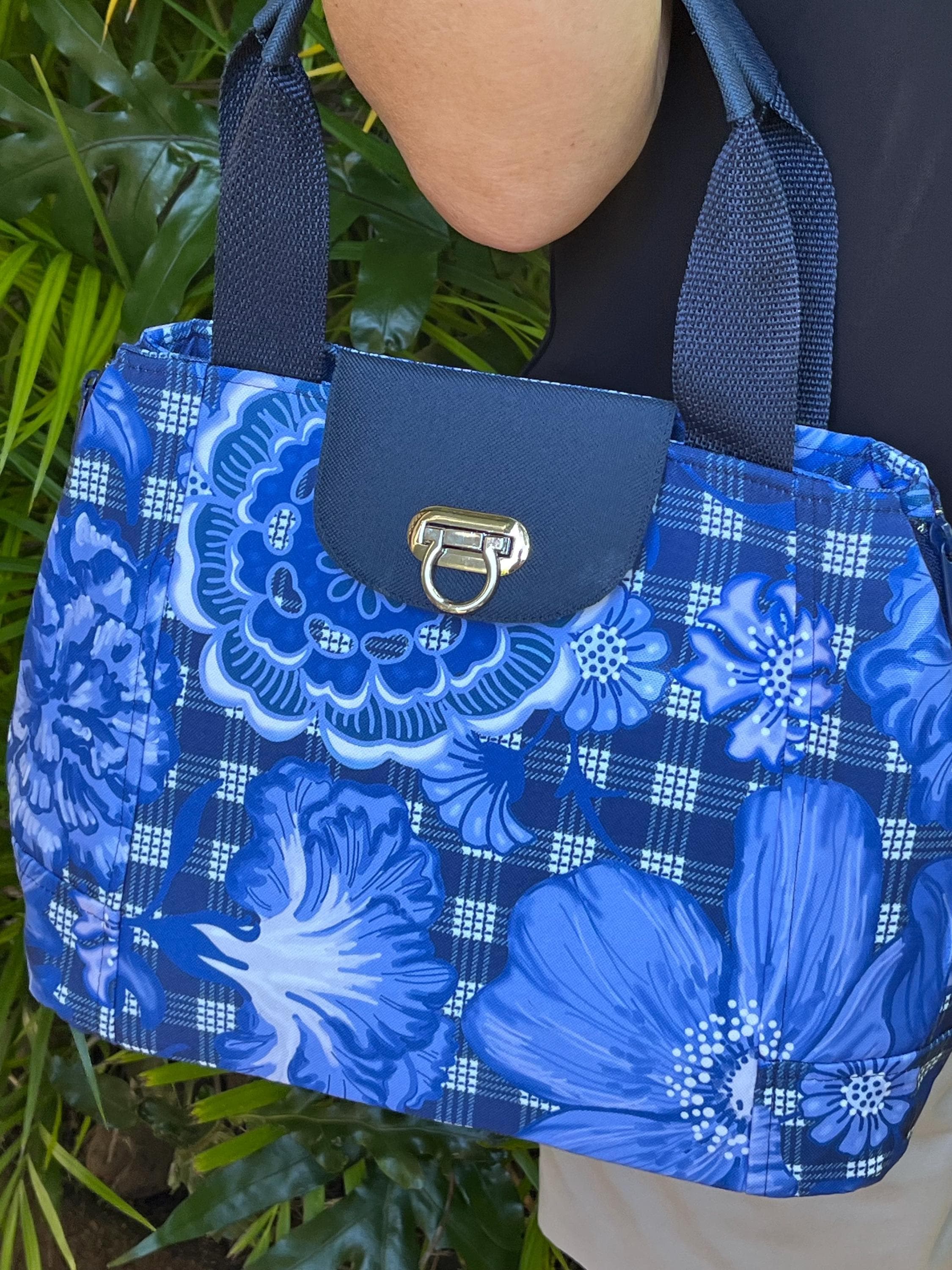 Big Blue Flowers on Palaka Convertible Expandable Shoulder Bag Purse