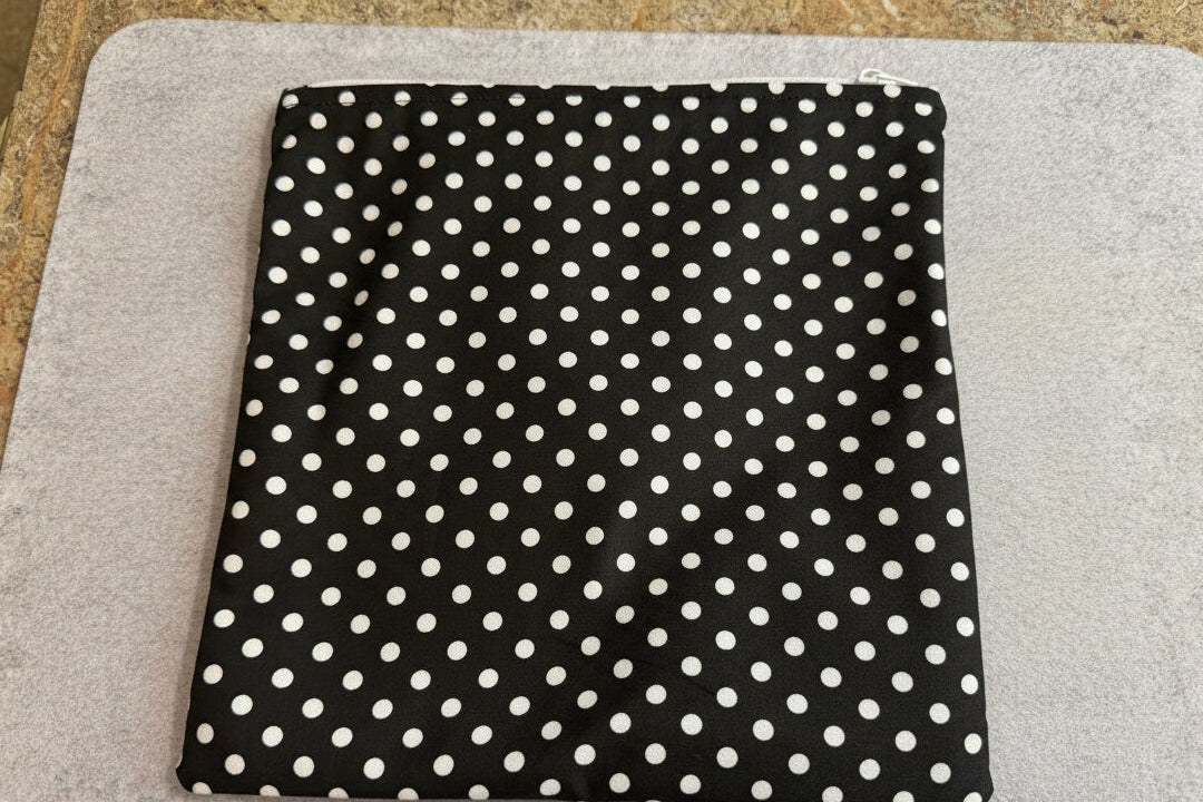 Tall zipper bag detail 2