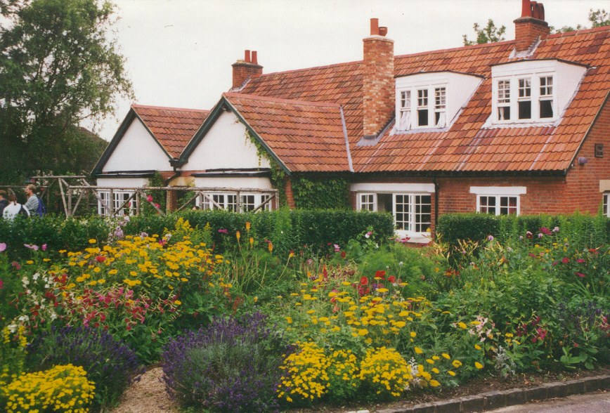 The Kilns, C. S. Lewis’s Oxford home with a flower-filled garden