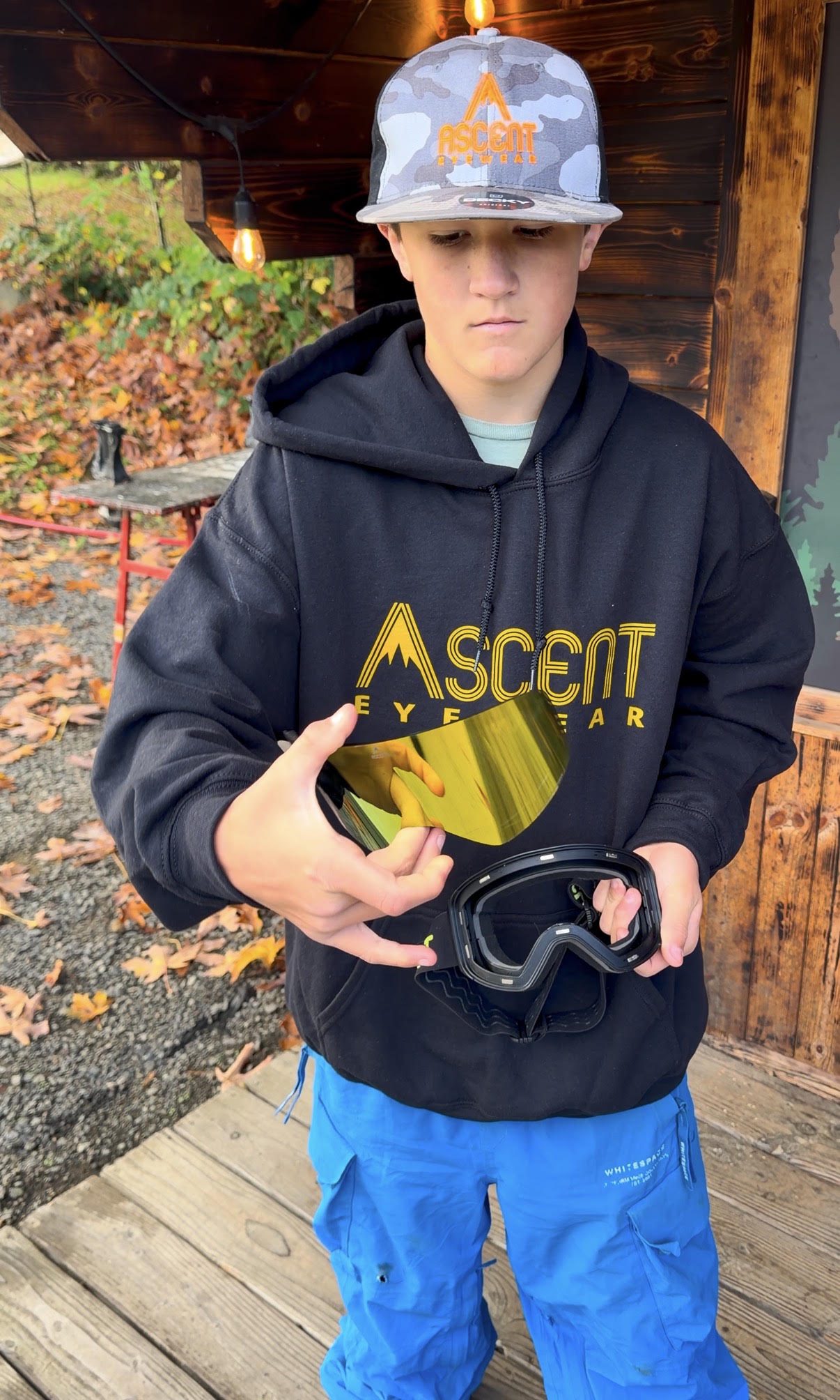 Bear demonstrating the magnetic lens release on an Ascent goggle