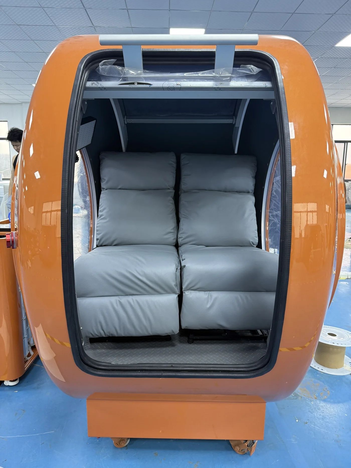 VISTA hard-shell hyperbaric chamber with two seats side by side