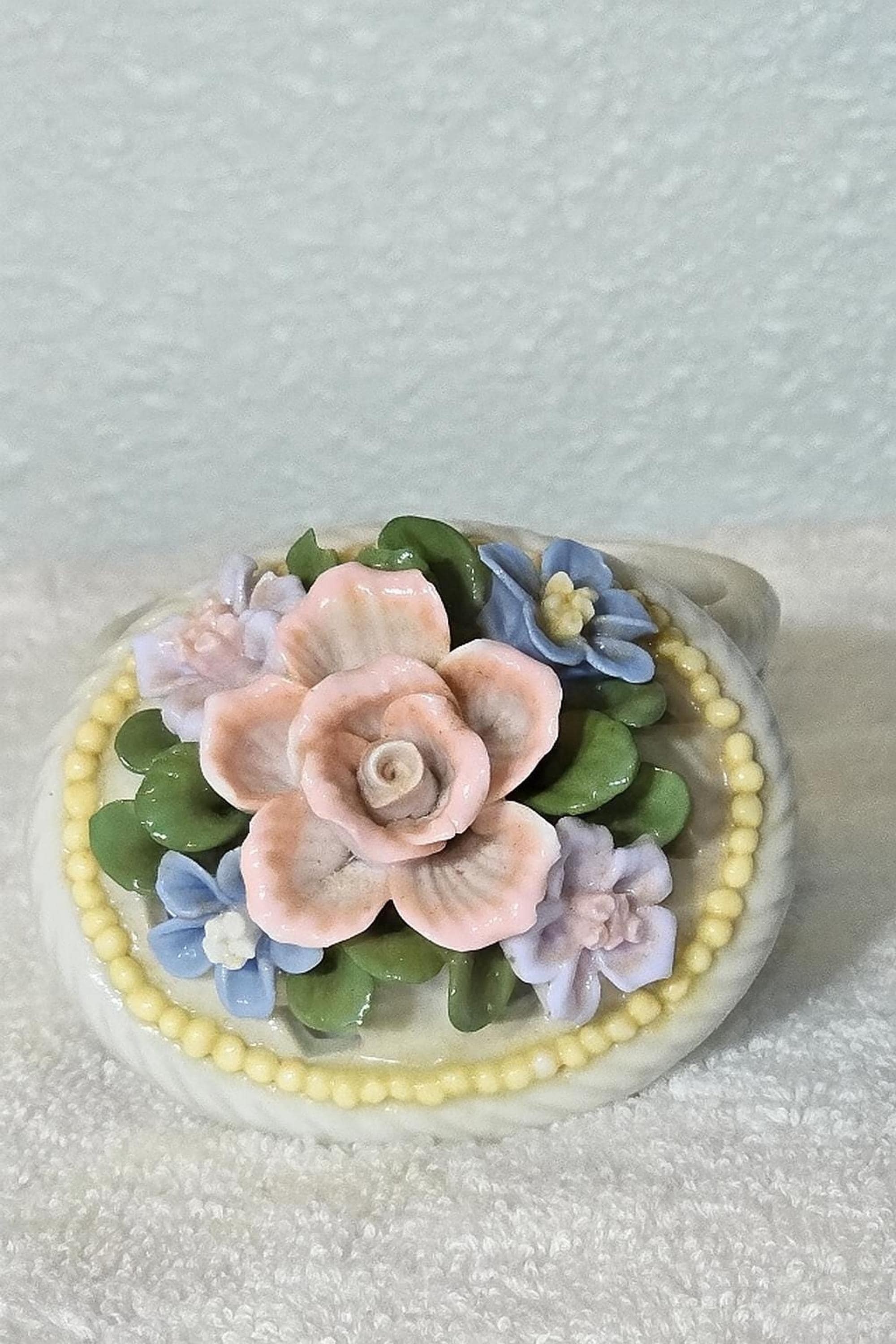 Vintage Trinket Box with Floral Bouquet Lid, Capodimonte-Style Ceramic, view 4