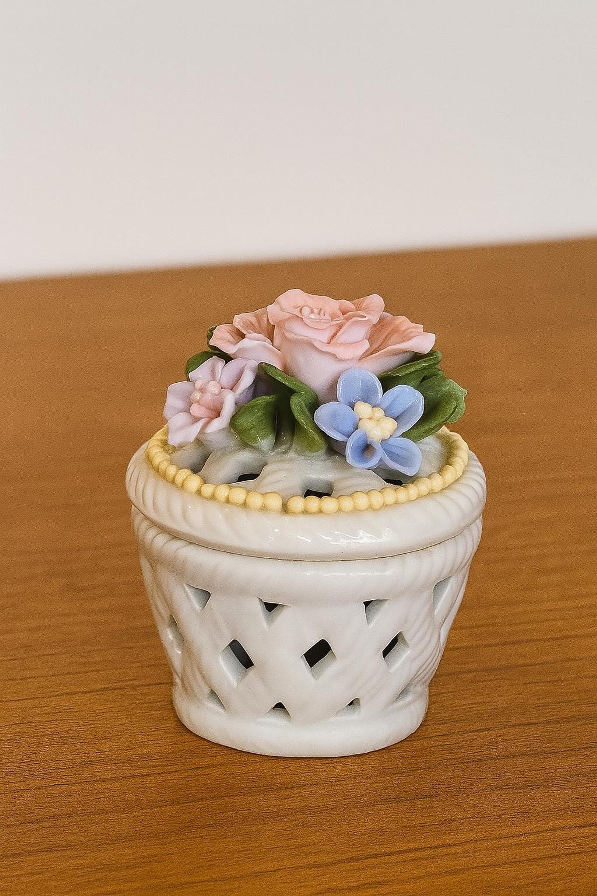 Vintage Trinket Box with Floral Bouquet Lid, Capodimonte-Style Ceramic, view 6