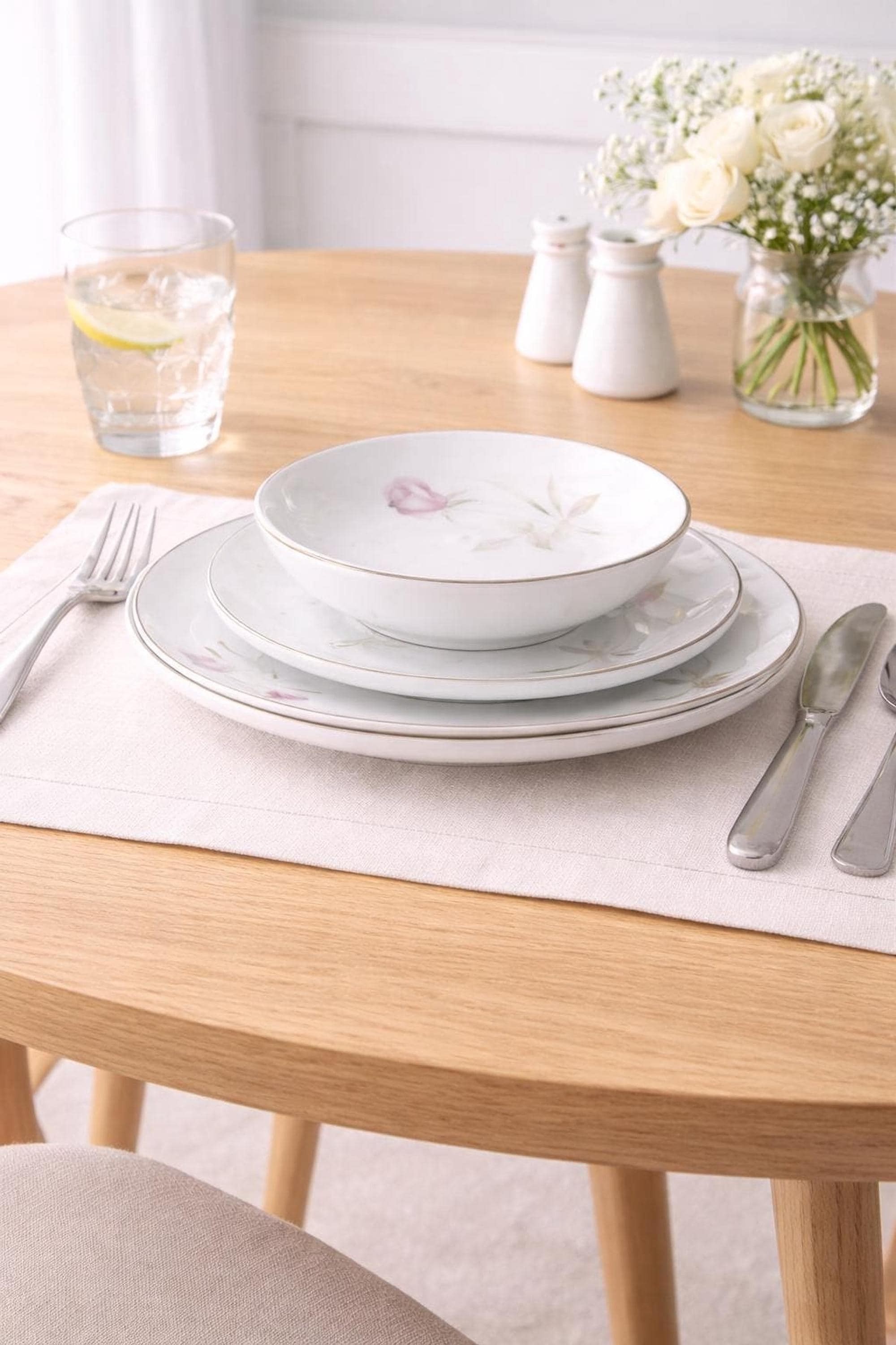 Mikasa Roxane Vintage China Set for 4, Dinner Plates and Bowls