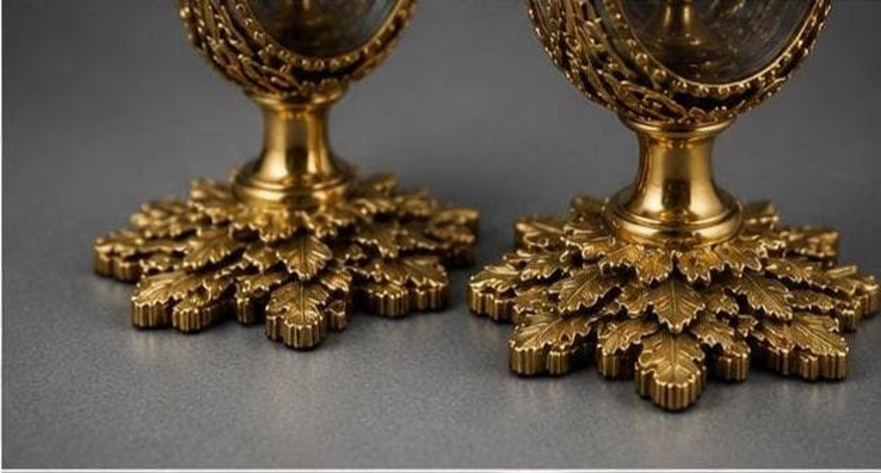 Vintage Perfume Bottles Set of 2, Stylebuilt Hollywood Regency with Oak Leaf Stoppers, view 4