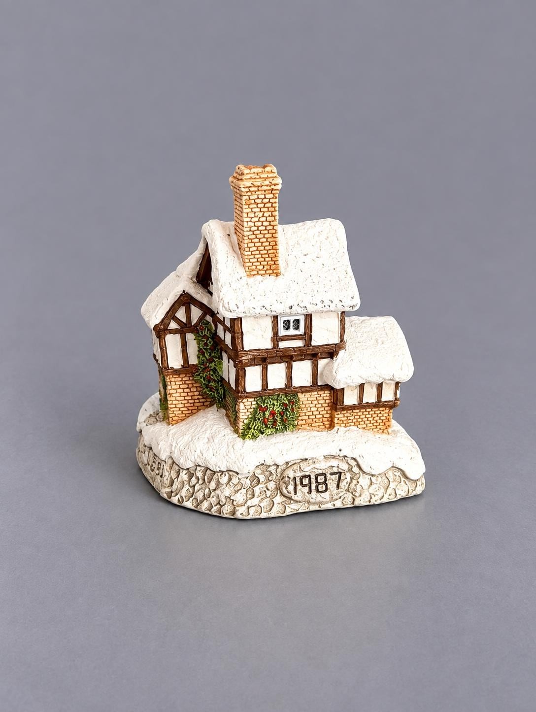 Vintage David Winter Ebenezer Scrooge’s Counting House Ornament | John Hine Studios Dickens Christmas Cottage, view 2