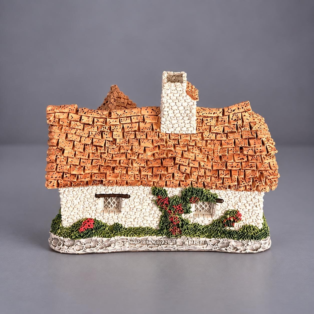 Vintage 1982 David Winter Sussex Cottage | John Hine English Cottage | The Regions Retired Miniature, view 2