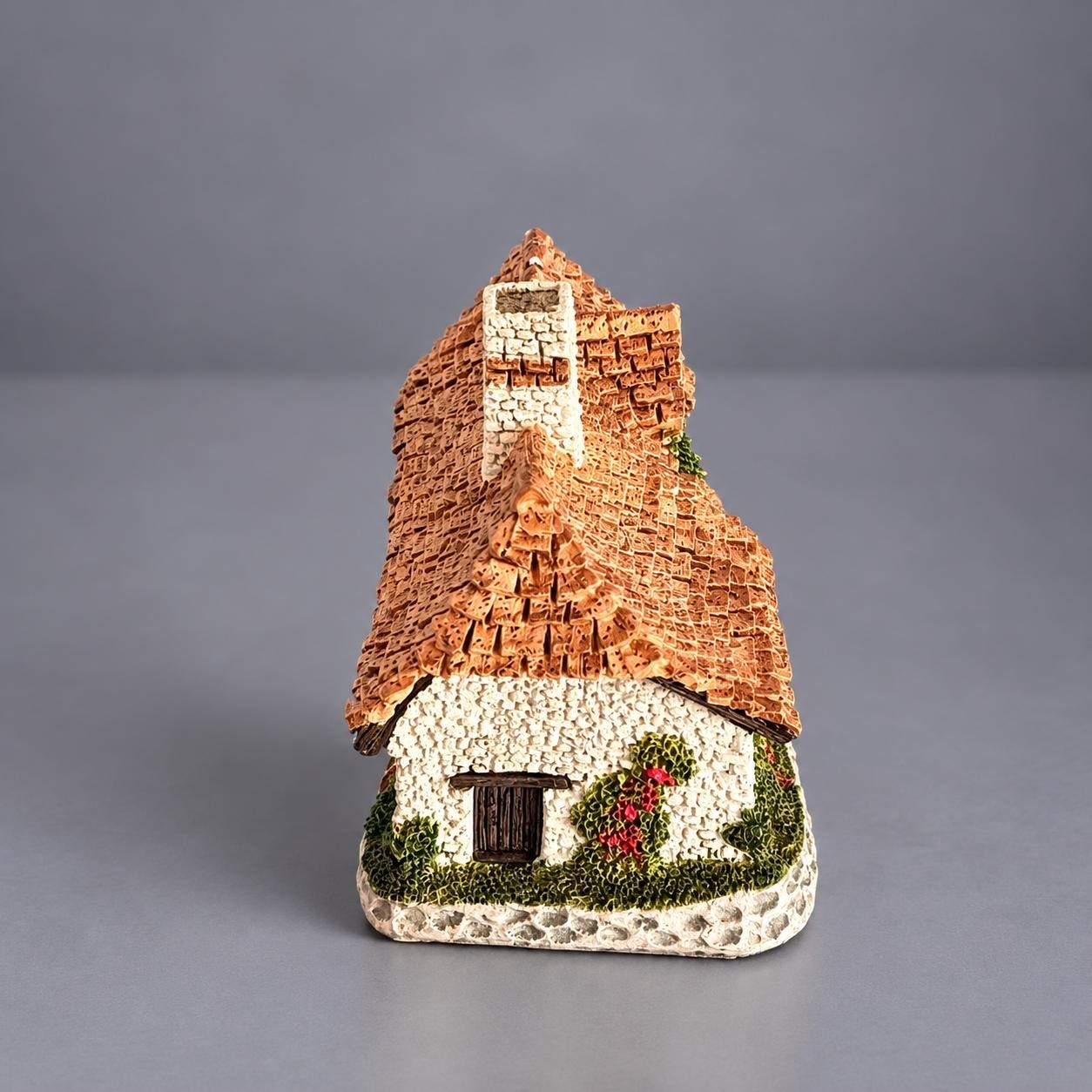 Vintage 1982 David Winter Sussex Cottage | John Hine English Cottage | The Regions Retired Miniature, view 3
