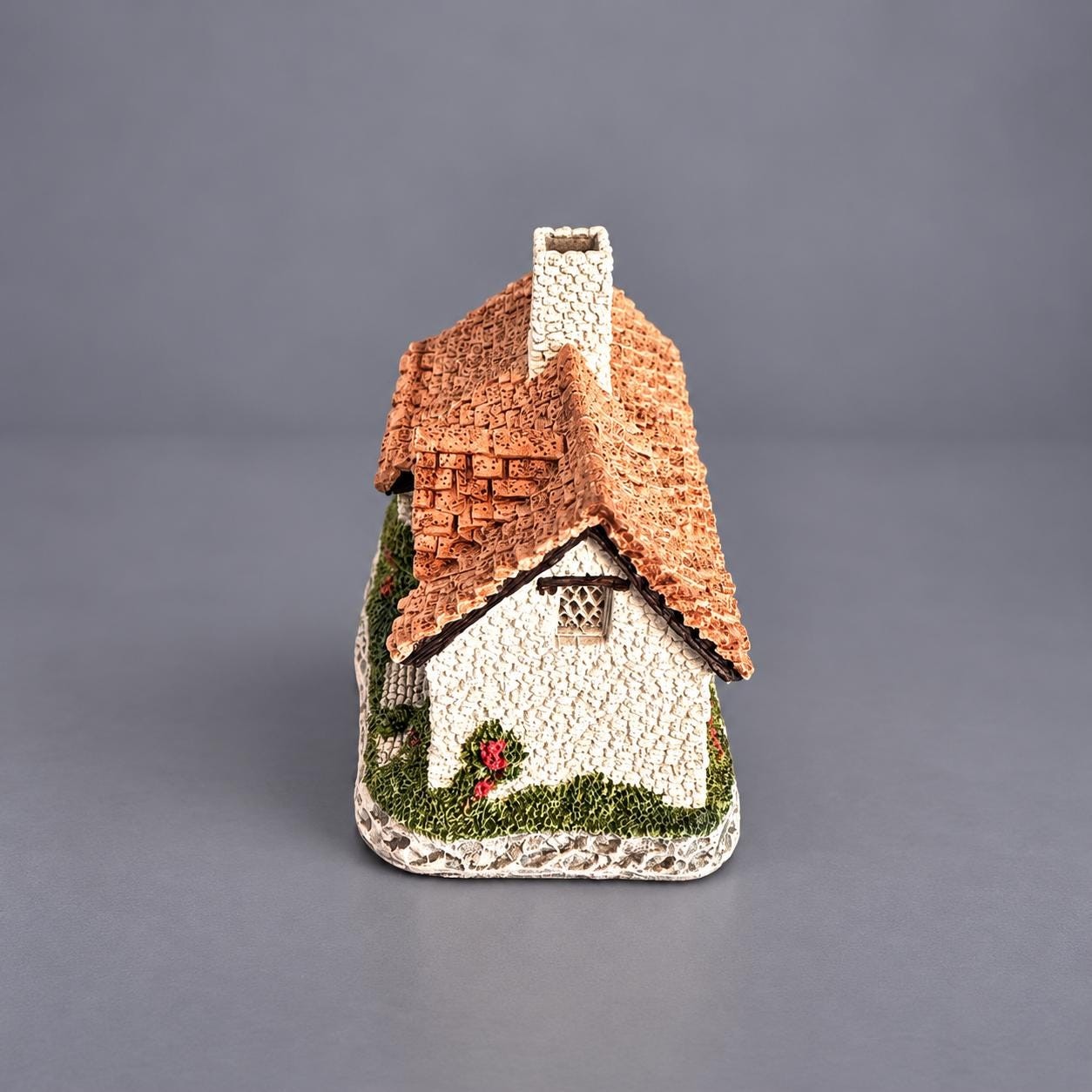 Vintage 1982 David Winter Sussex Cottage | John Hine English Cottage | The Regions Retired Miniature, view 4
