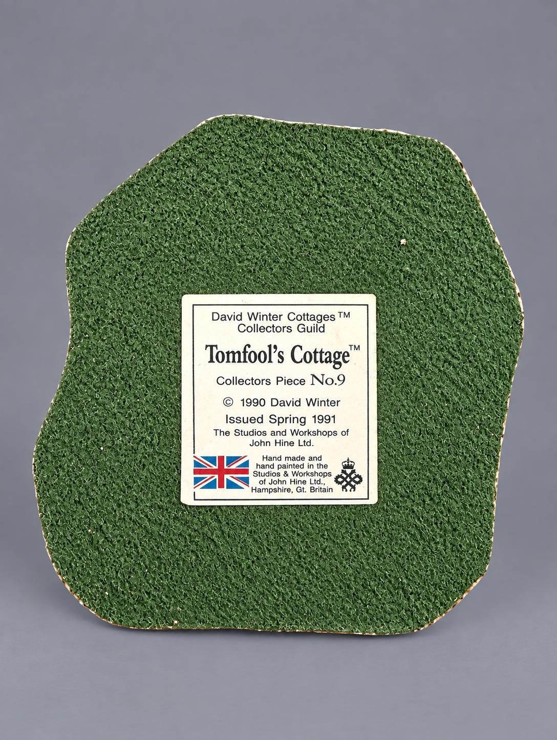David Winter Tomfool's Cottage 1991 | Collectors Guild Piece No. 9 | John Hine England | Vintage English Cottage, view 6