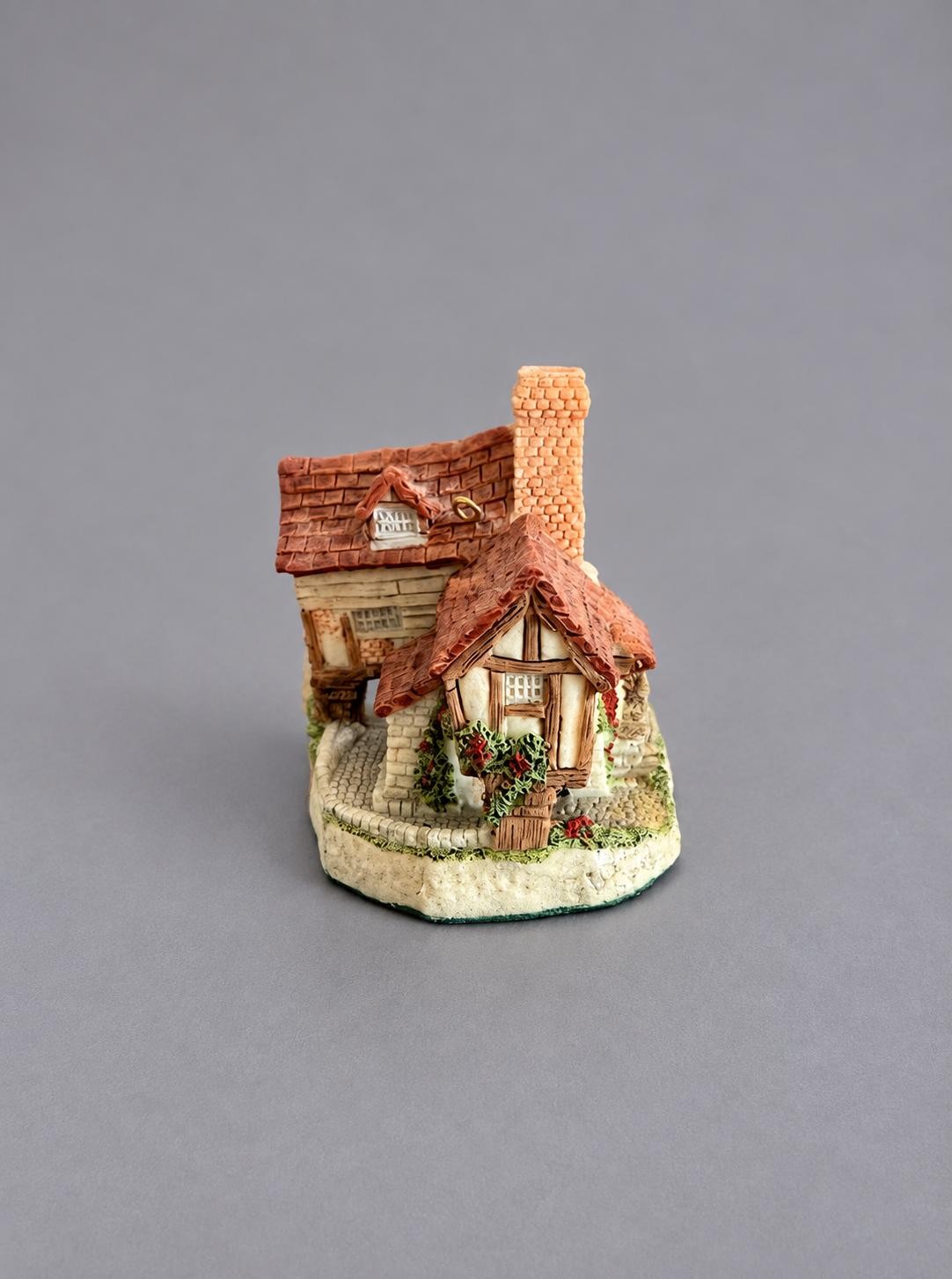 Vintage David Winter Tomfool’s Cottage Ornament | John Hine Studios 1993 English Cottage Christmas Miniature, view 3