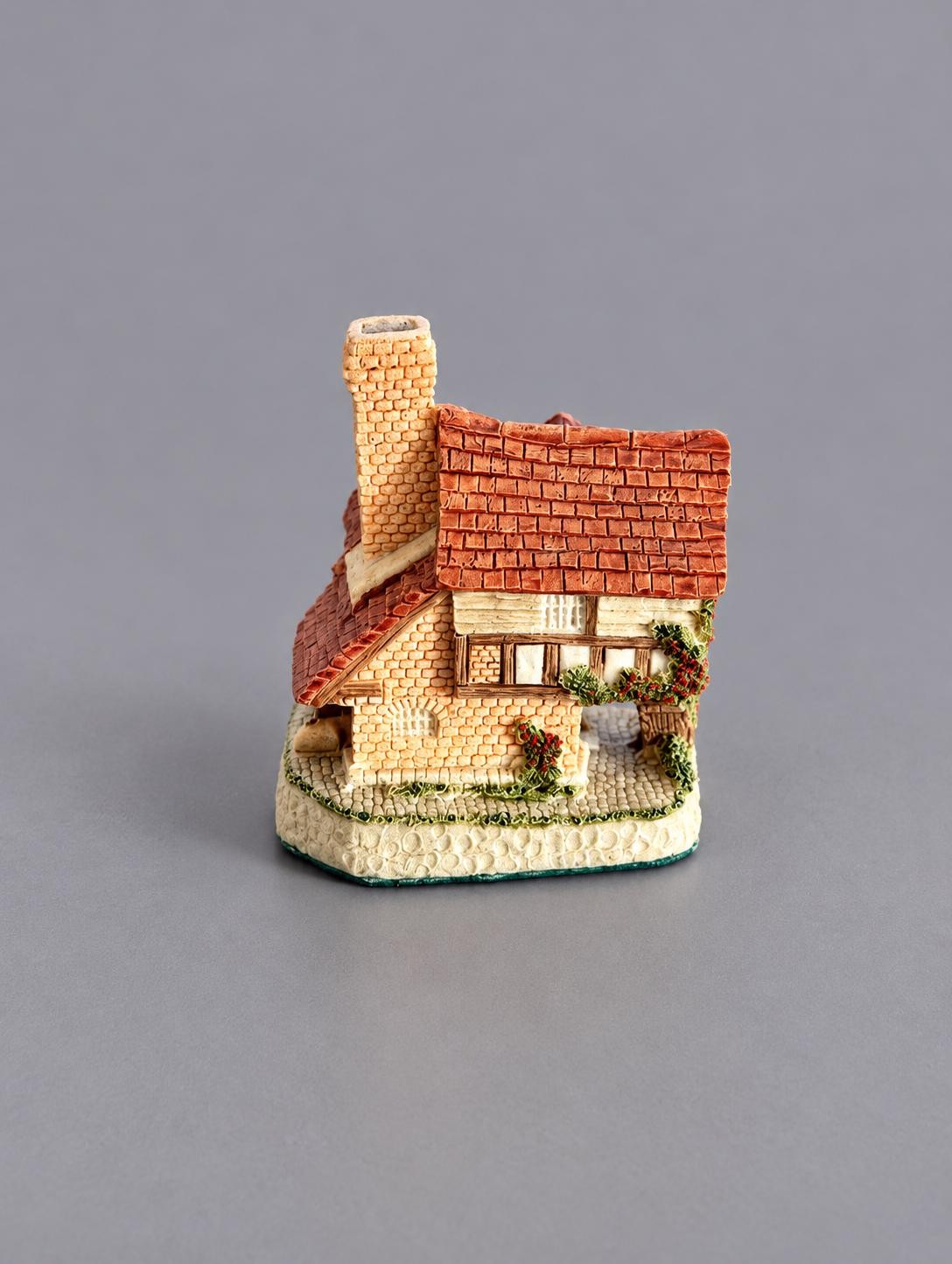 Vintage David Winter Tomfool’s Cottage Ornament | John Hine Studios 1993 English Cottage Christmas Miniature, view 4