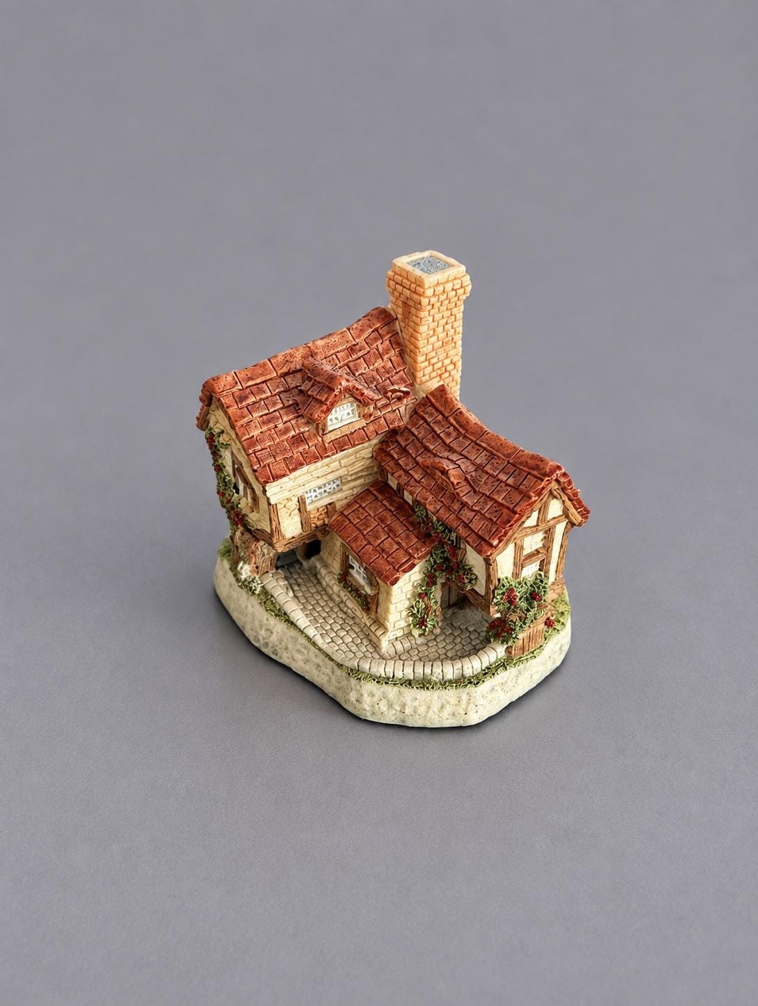 Vintage David Winter Tomfool’s Cottage Ornament | John Hine Studios 1993 English Cottage Christmas Miniature, view 5
