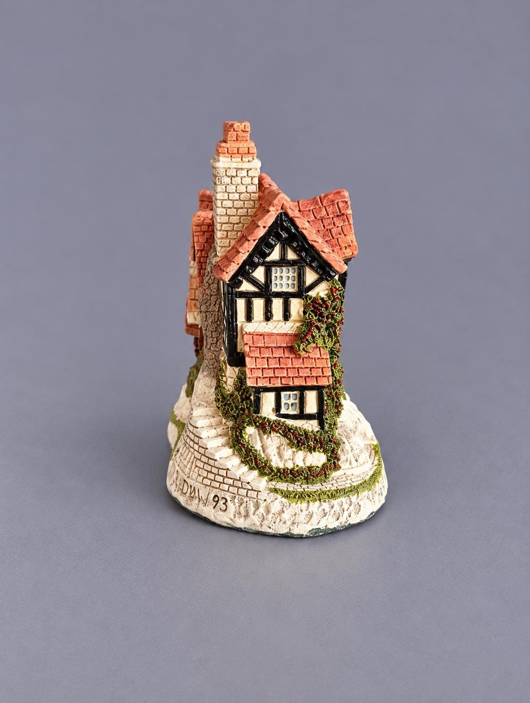 Vintage 1993 David Winter Will-O’-The-Wisp Cottage Ornament | John Hine Studios Tudor Christmas Miniature, view 3