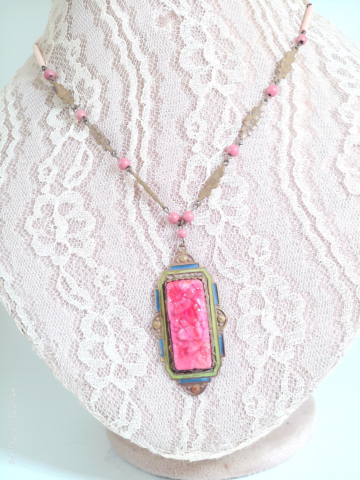 Vintage 1920's Art Nouveau Molded Glass Lavalier Necklace/Choker.