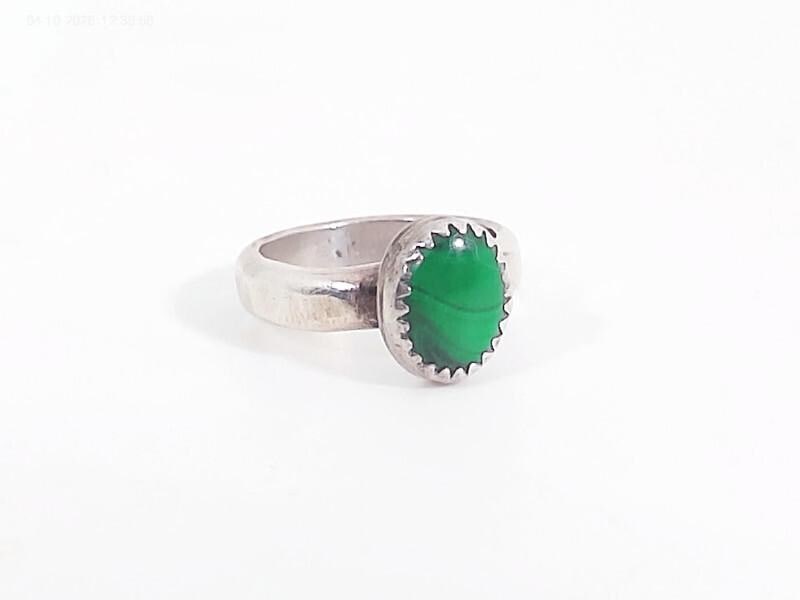 Vintage 1970's Sterling Silver and Malachite Cabochon Ring.