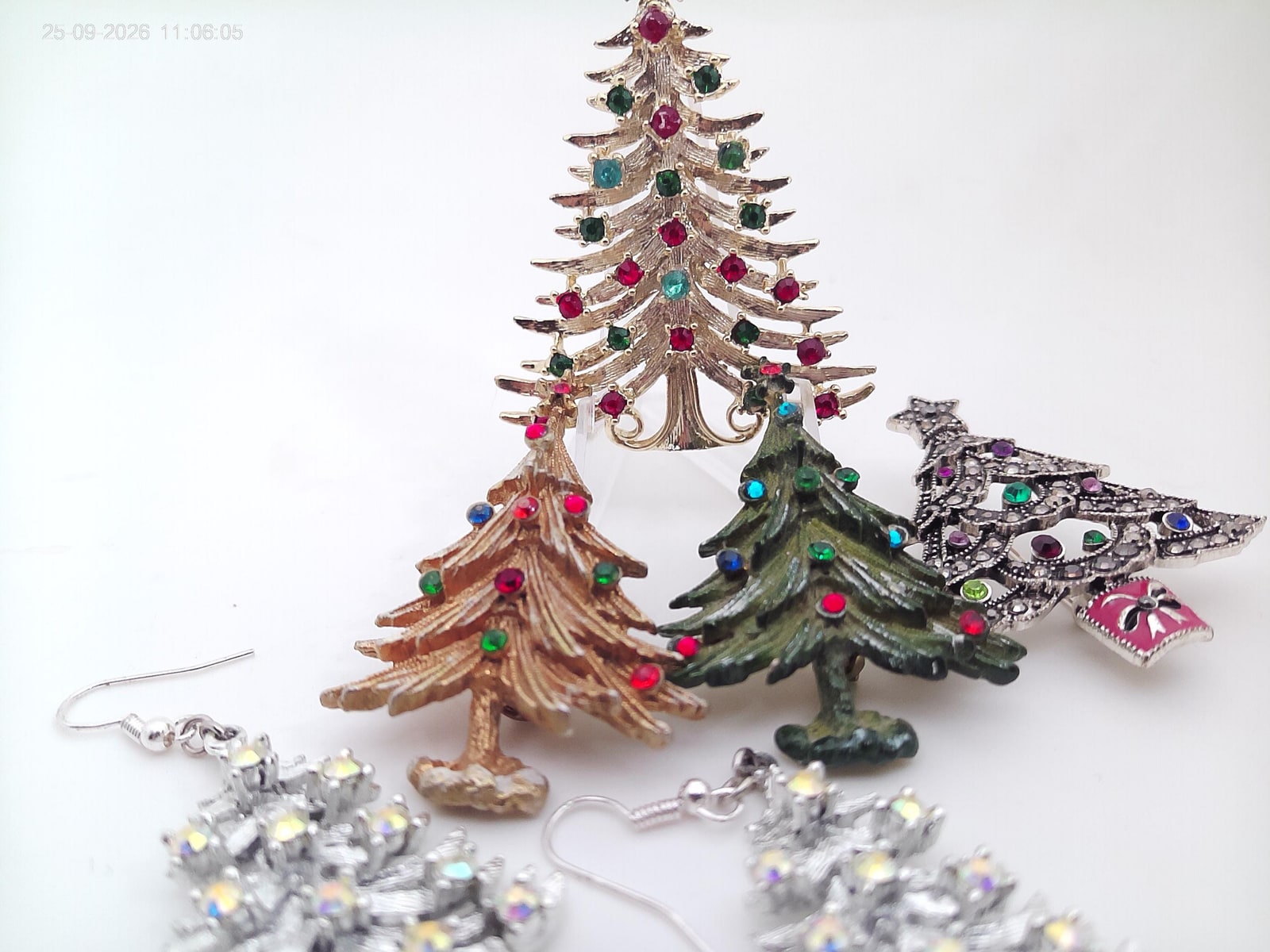 Vintage Christmas, Christmas Brooches, Christmas Trees, Tree Earrings.
