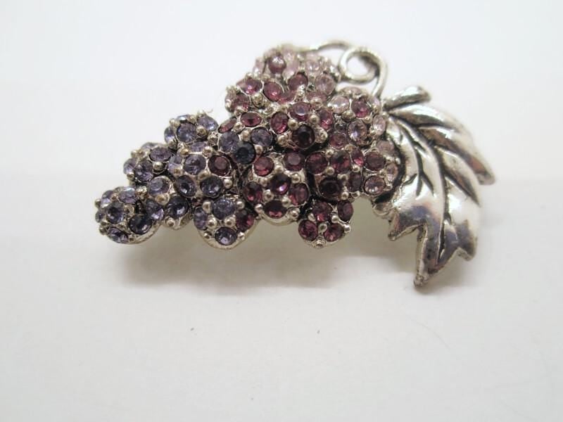 Vintage Grape Brooch, Grape Cluster, Monet 1970's Era.