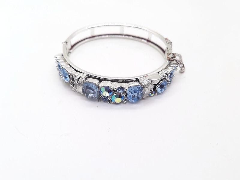 Vintage Lisner 1960's Hinged Bangle Bracelet in Blues.