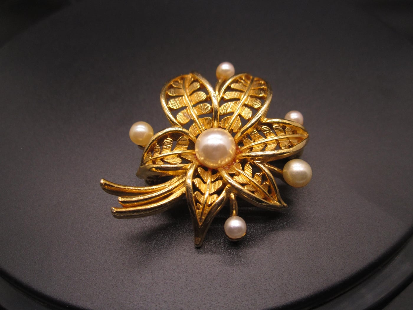 Vintage Lisner Brooch: 1960s Gold Flower with Faux Pearls
