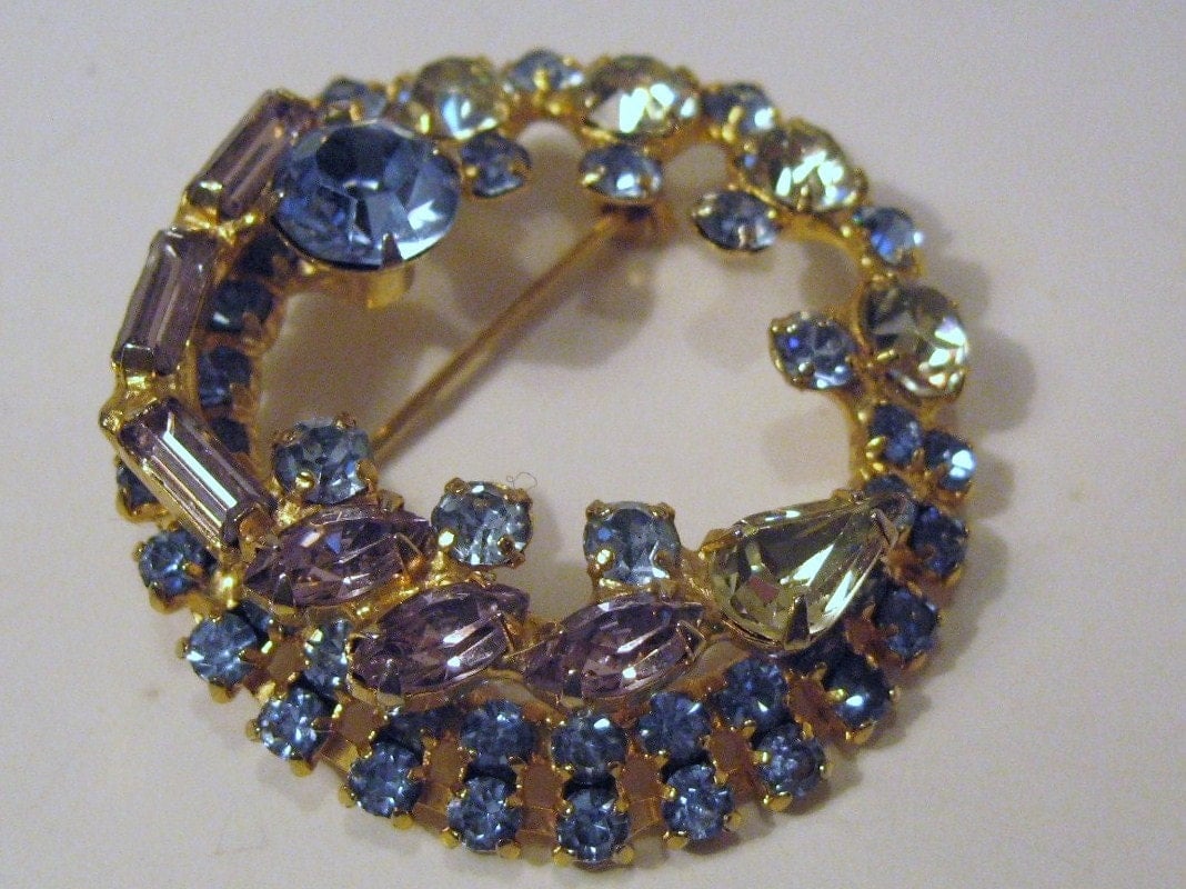 Vintage Multicolored Crystal Brooch: Gold Toned, Artisan Crafted.