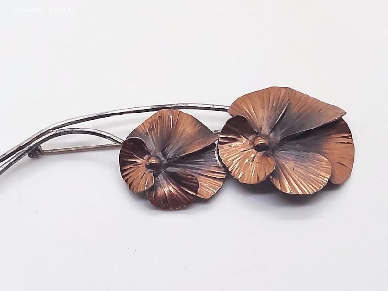 Vintage Stuart Nye Pansie Brooch, 1940's Era.