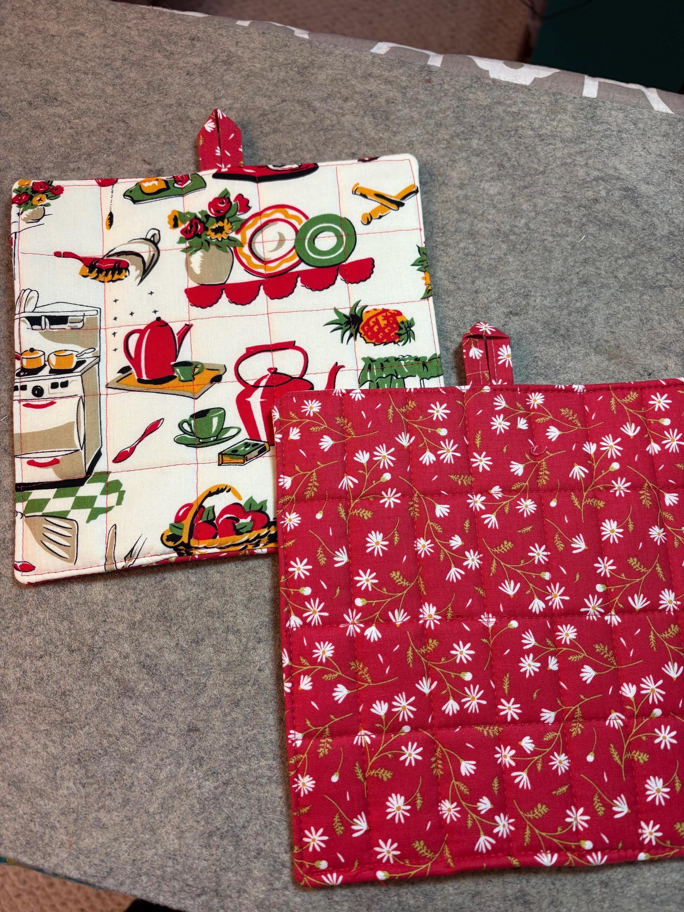 Pair of Retro 50’s kitchen potholders, 8” homemade quilted view 2