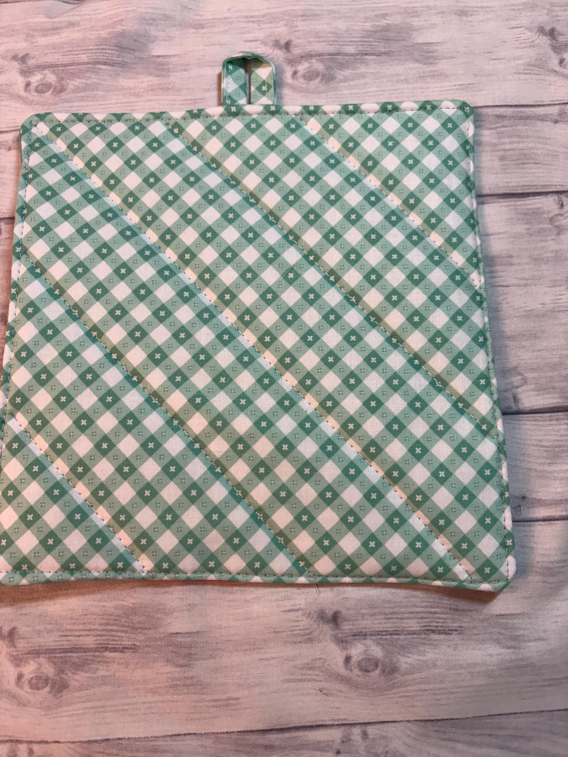 Pair of Vintage Retro Style Apple potholder, 8” homemade quilted view 3