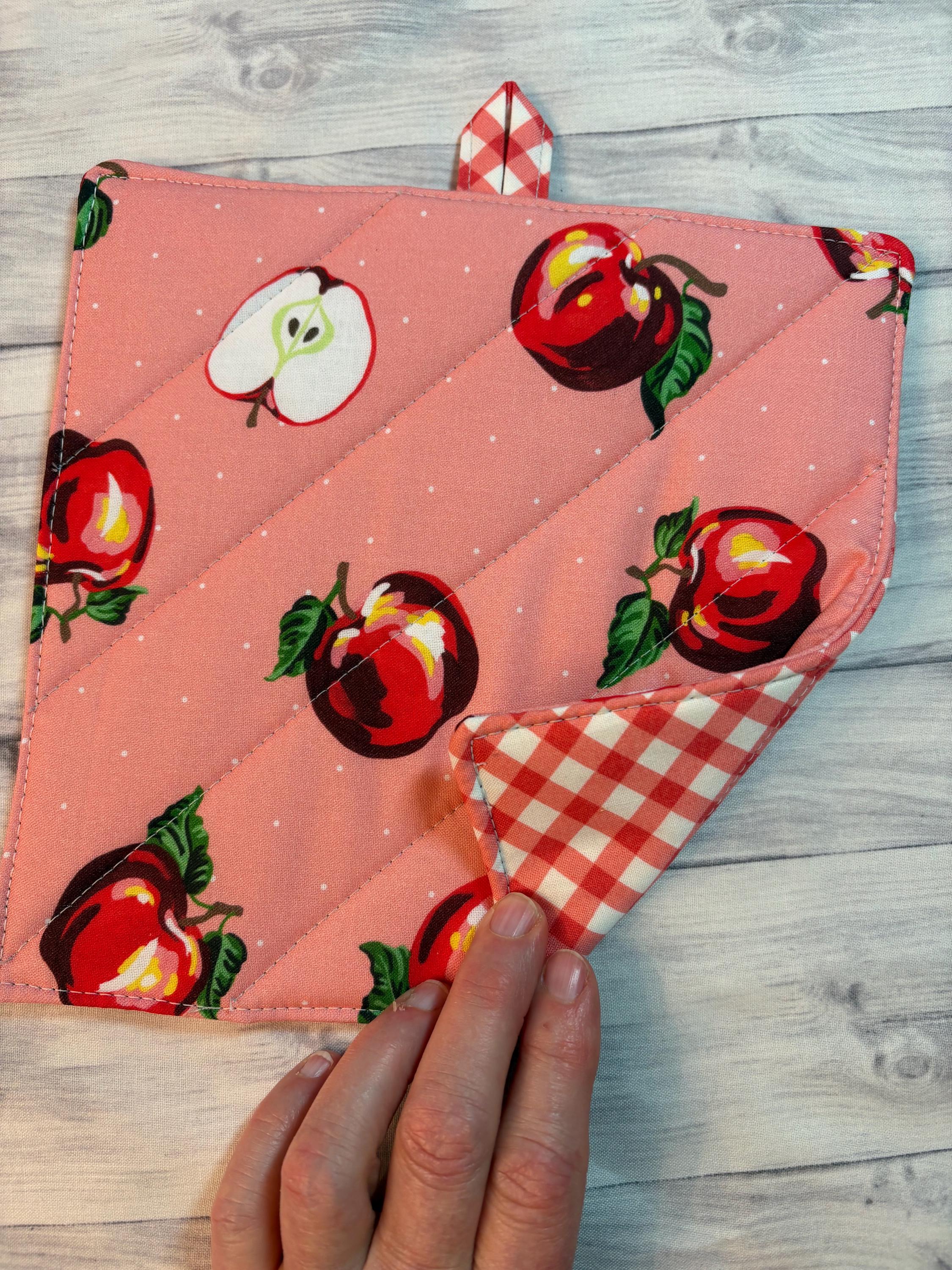 Pair of Vintage Retro Style Apple potholder, 8” homemade quilted view 4