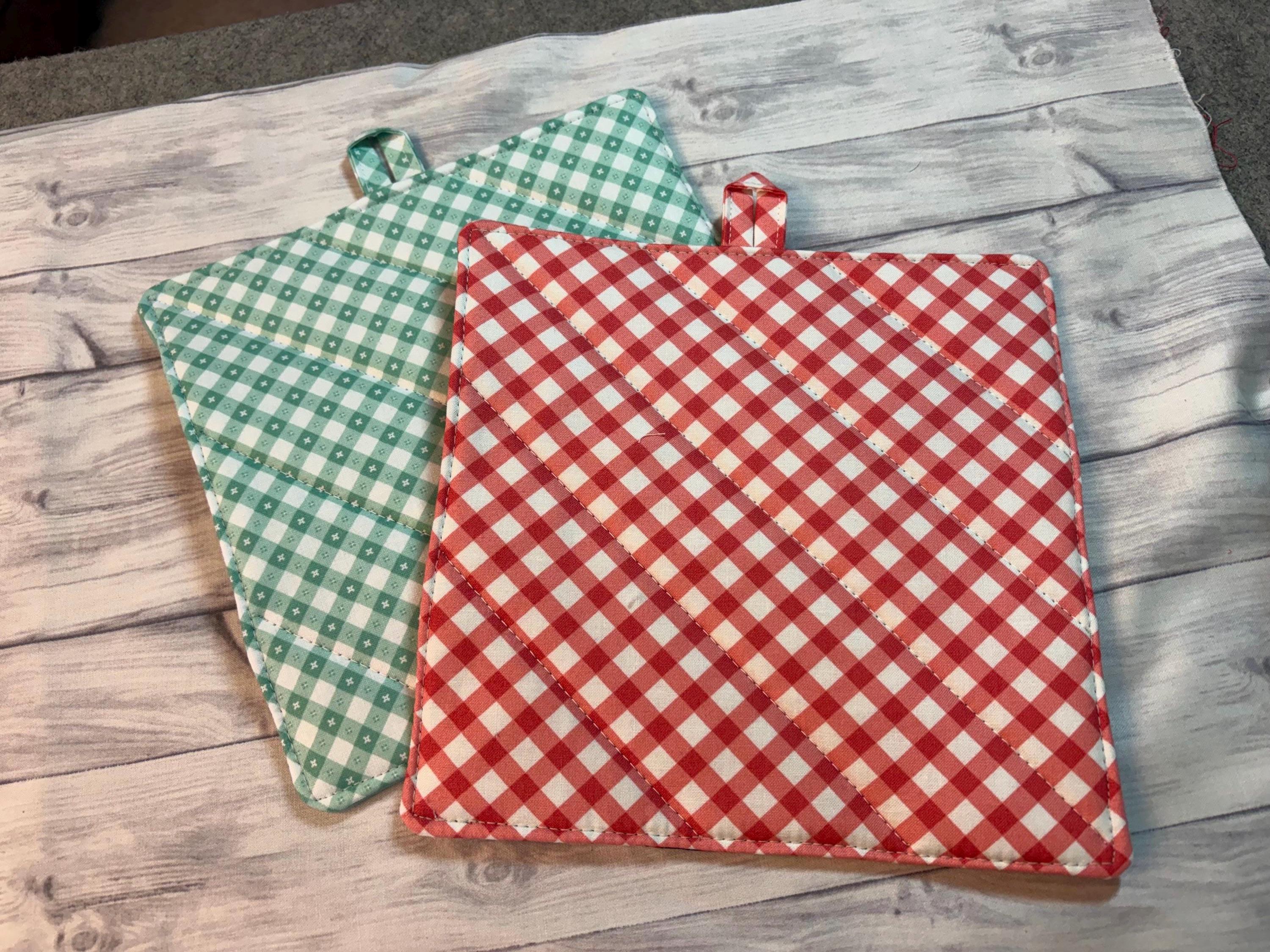 Pair of Vintage Retro Style Apple potholder, 8” homemade quilted view 6