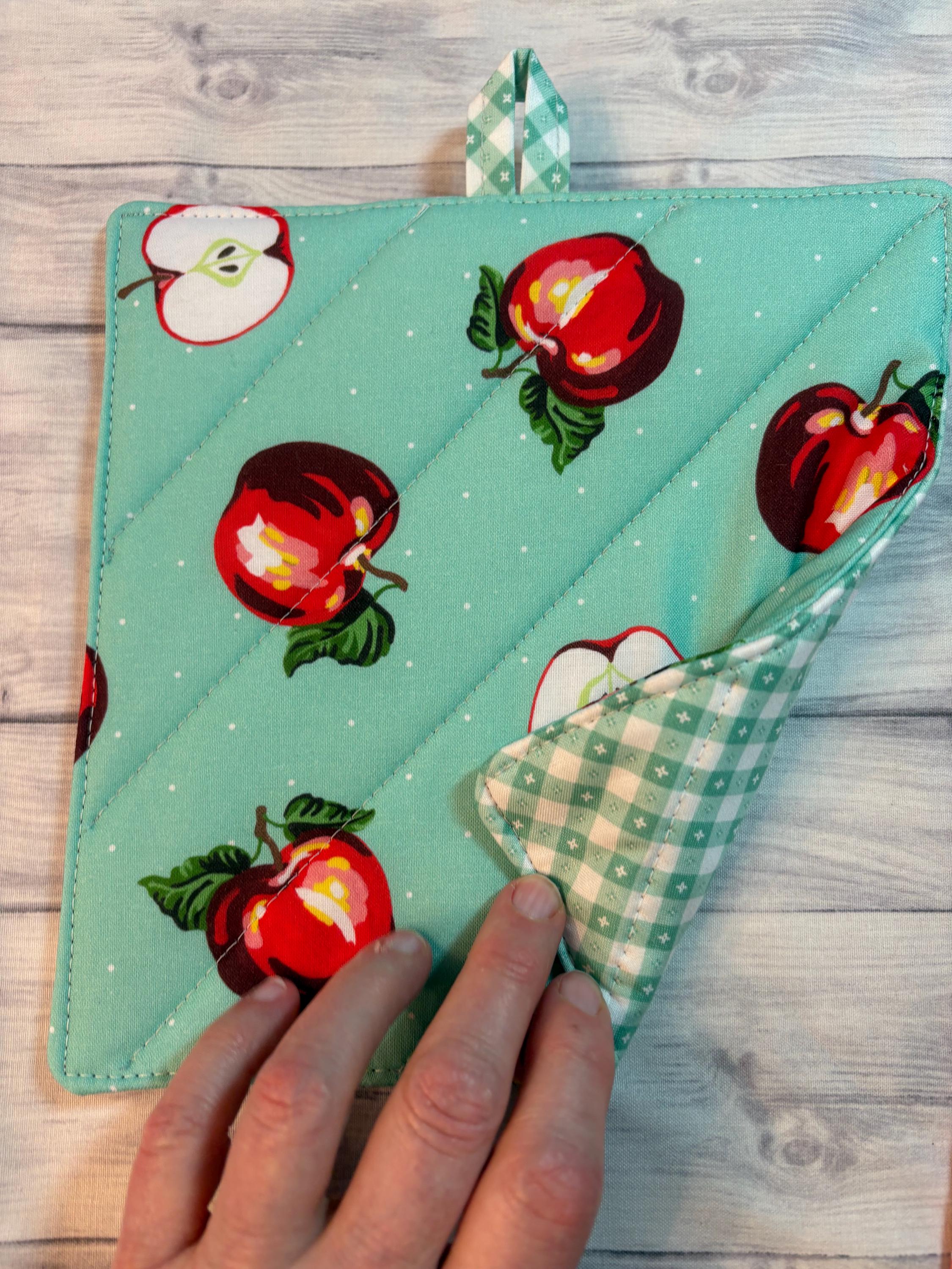 Pair of Vintage Retro Style Apple potholder, 8” homemade quilted view 7