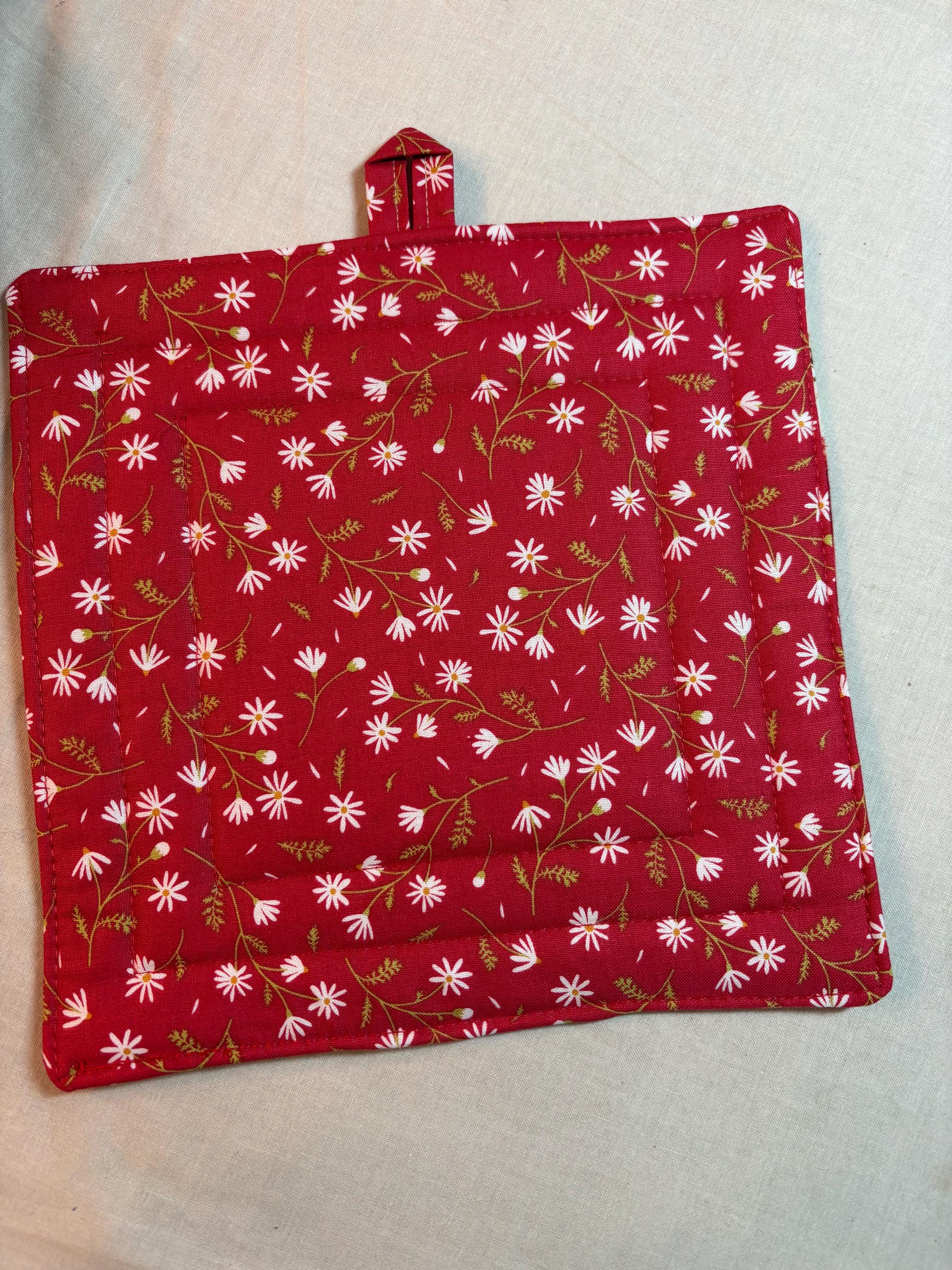 Single Apple potholder, 8” homemade quilted view 2