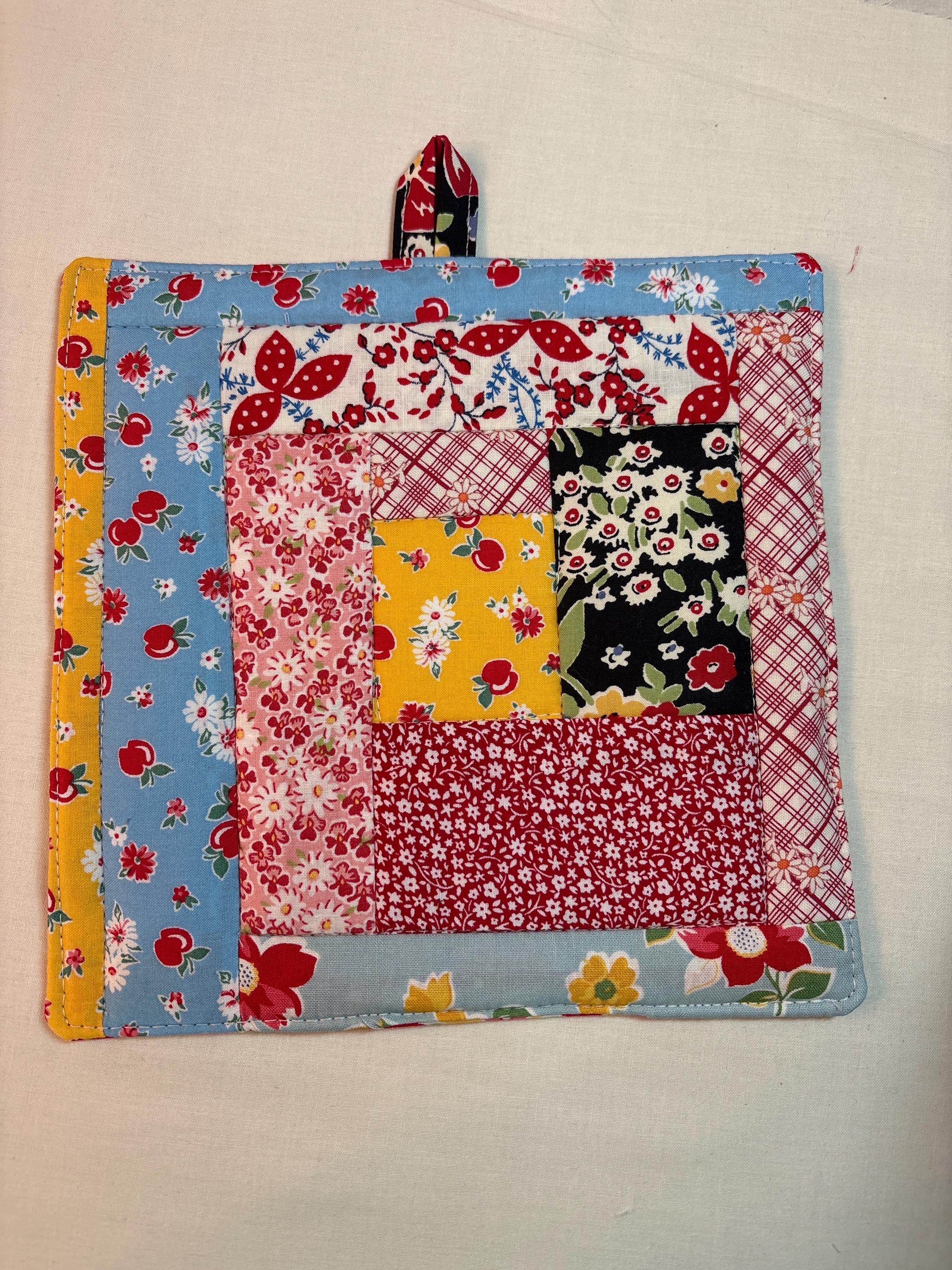 Single scrappy 30’s repro potholder, 8.25” homemade quilted view 3