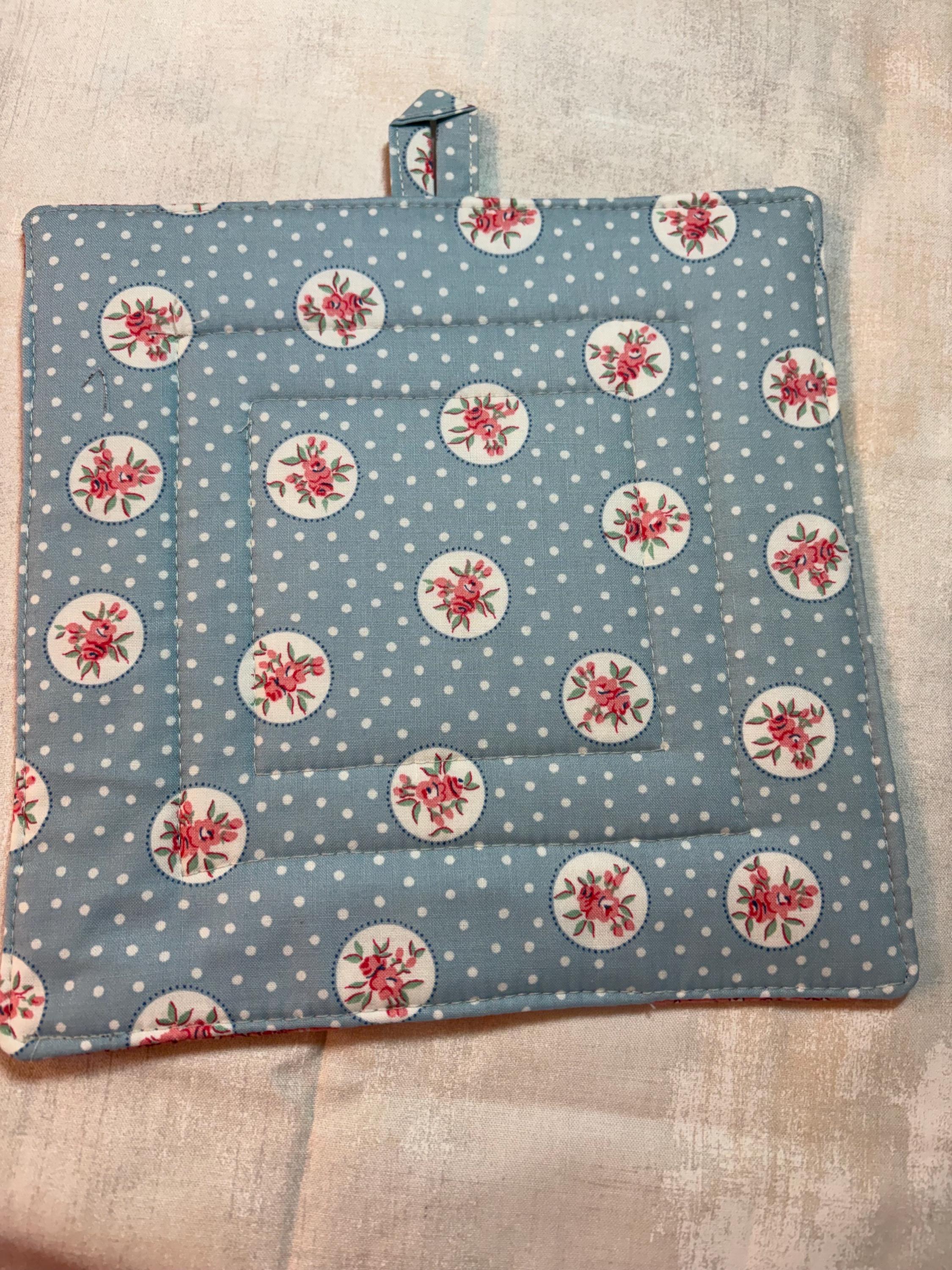 Single hummingbird potholder, 8” homemade quilted view 2