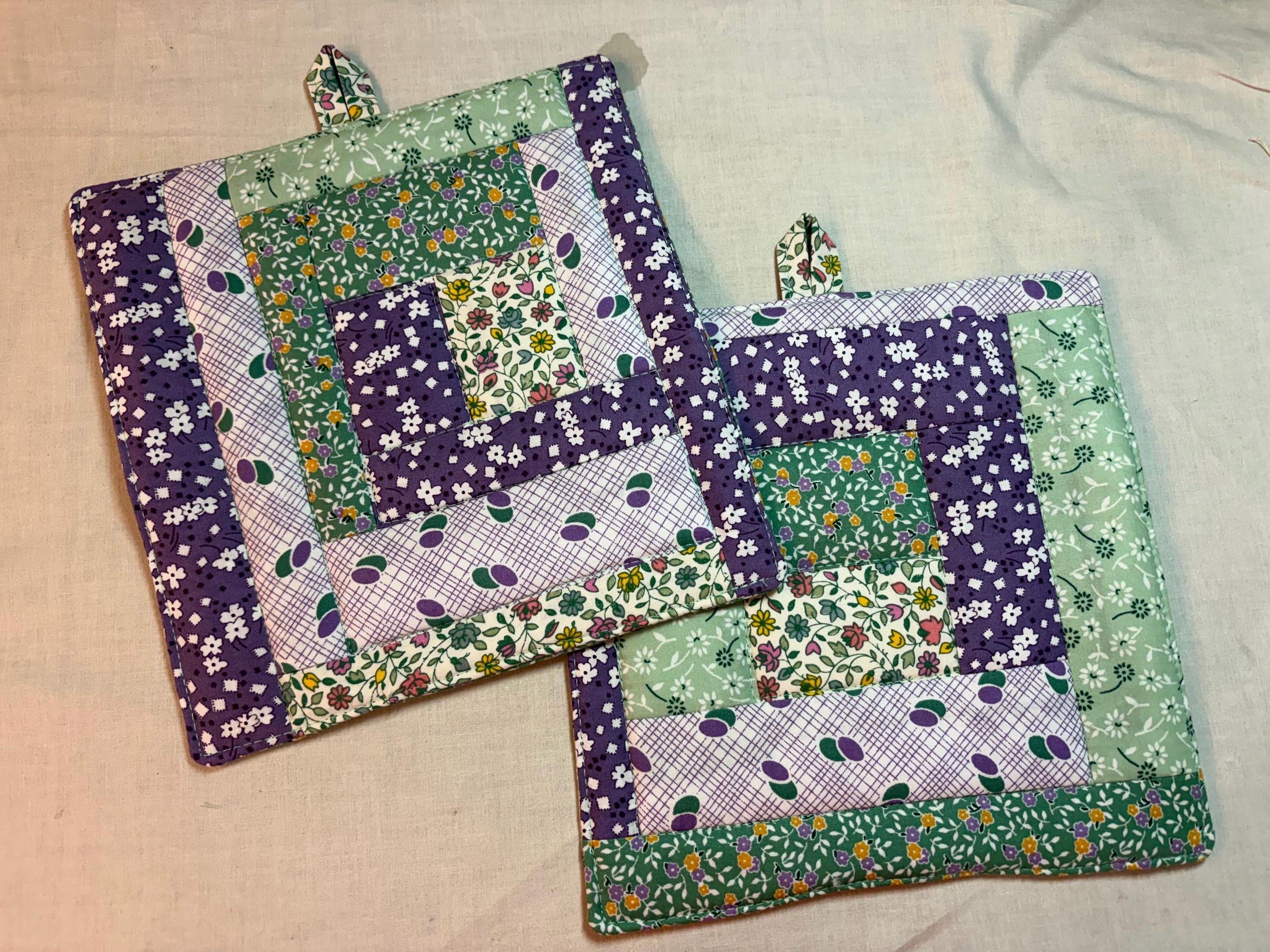 Retro Repoduction 30's fabric potholders, Pair (2) Homemade quilted kitchen gift