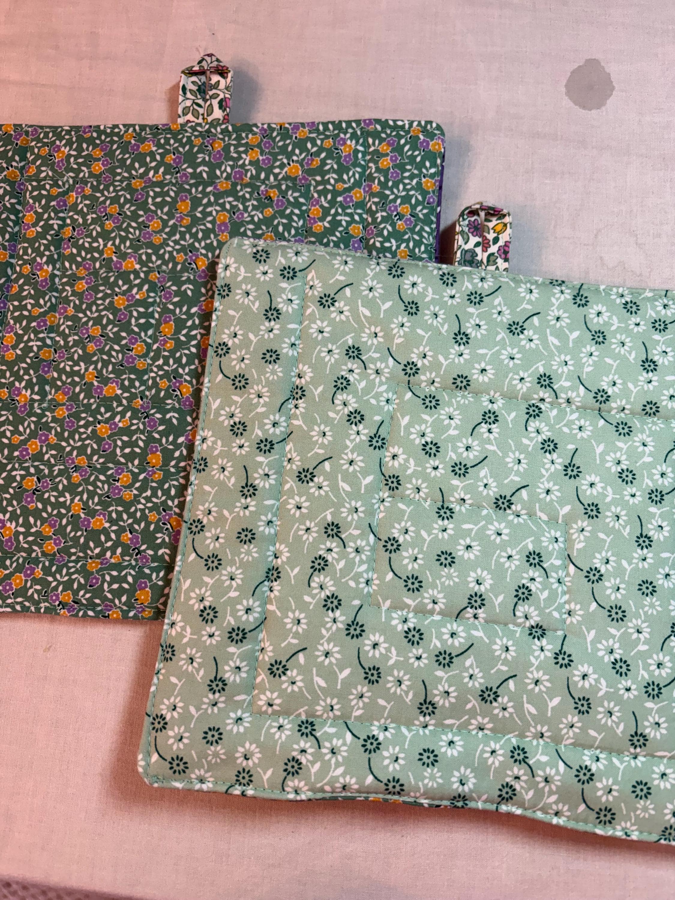 Retro Repoduction 30's fabric potholders, Pair (2) Homemade quilted kitchen gift view 3