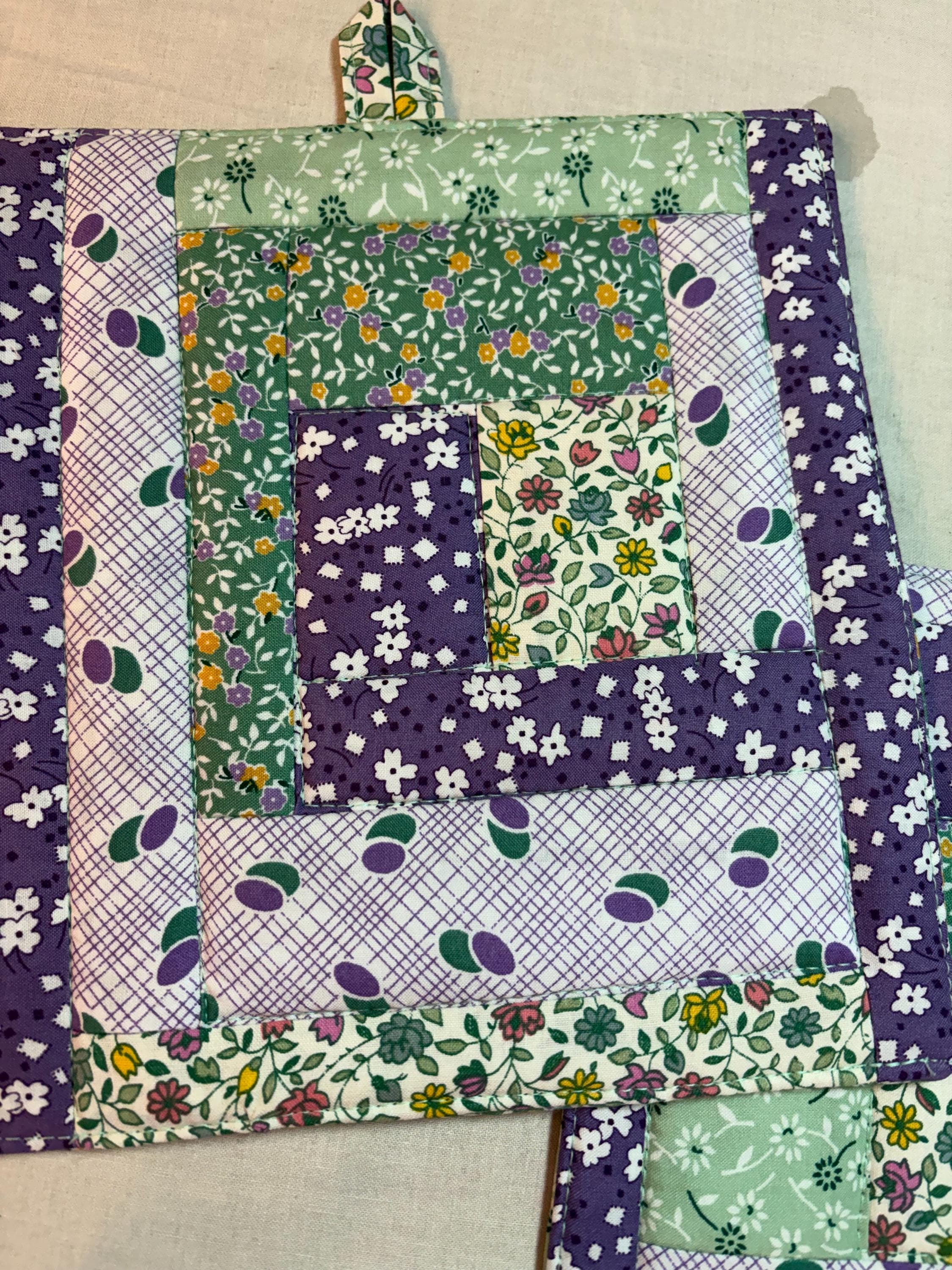 Retro Repoduction 30's fabric potholders, Pair (2) Homemade quilted kitchen gift view 4