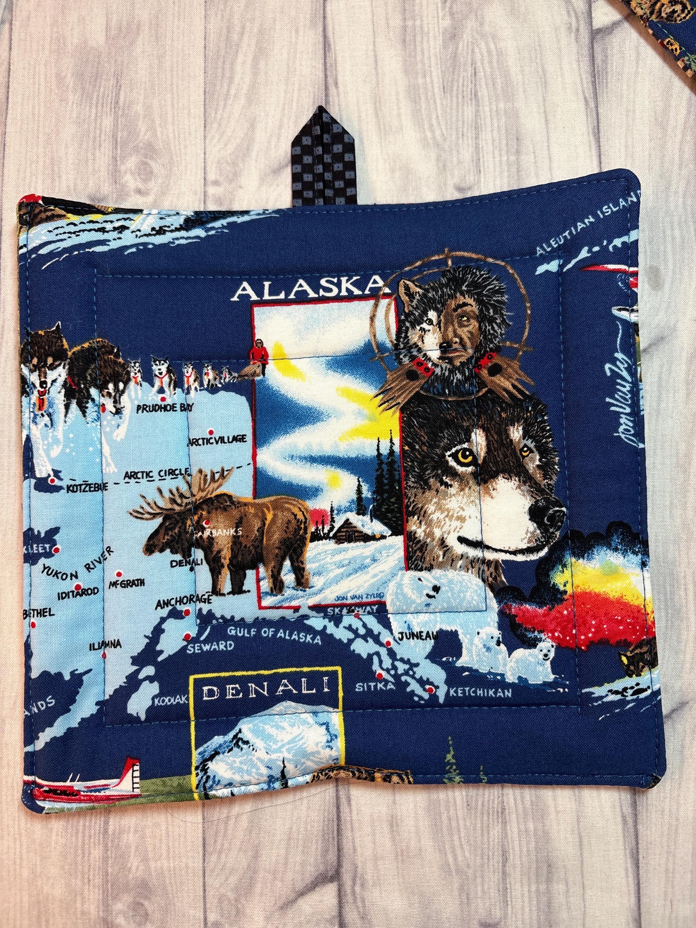 Pair (2) Alaska Denali theme potholders 8.25” homemade quilted gift view 3
