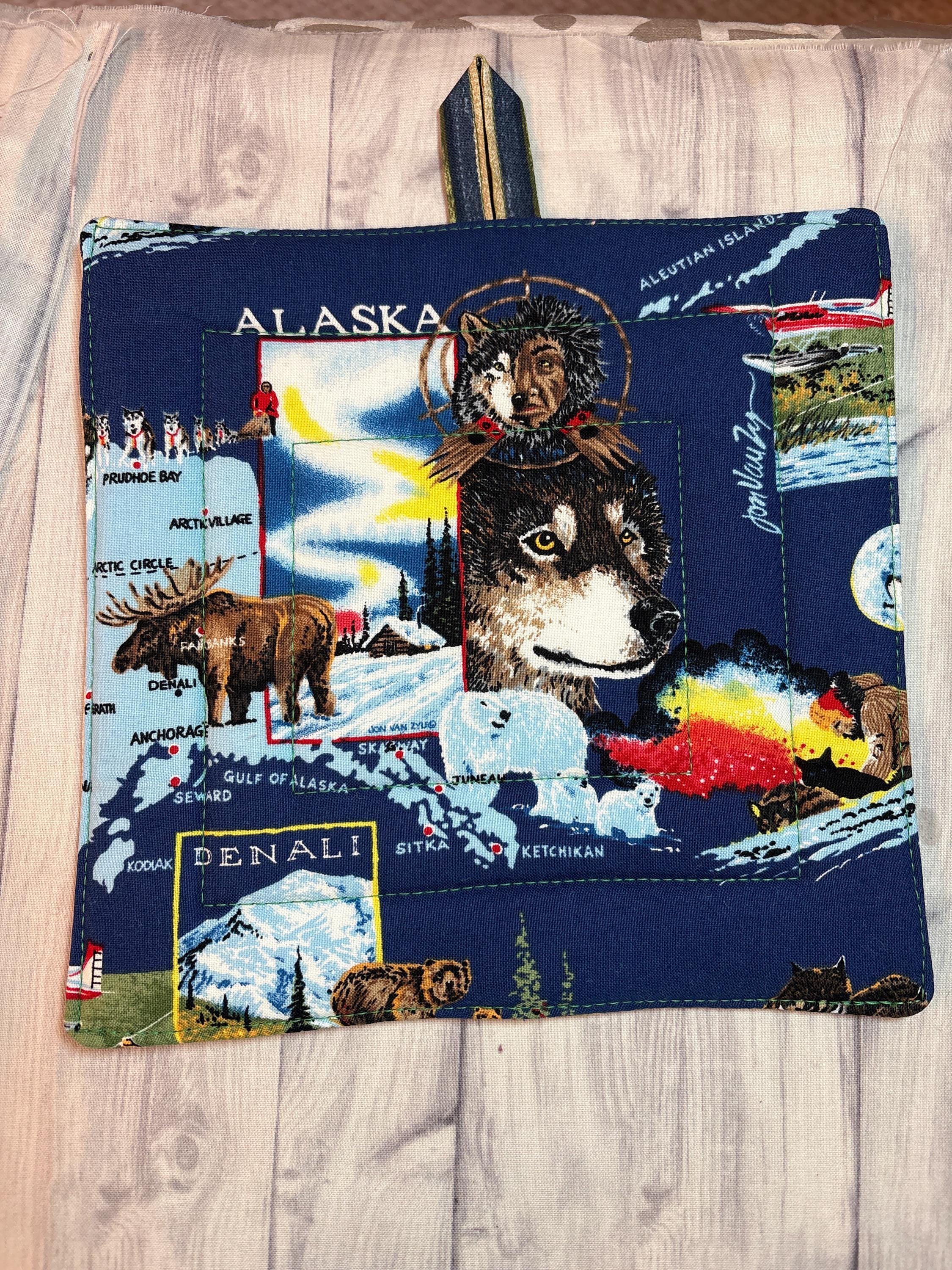 Pair (2) Alaska Denali theme potholders 8.25” homemade quilted gift view 4