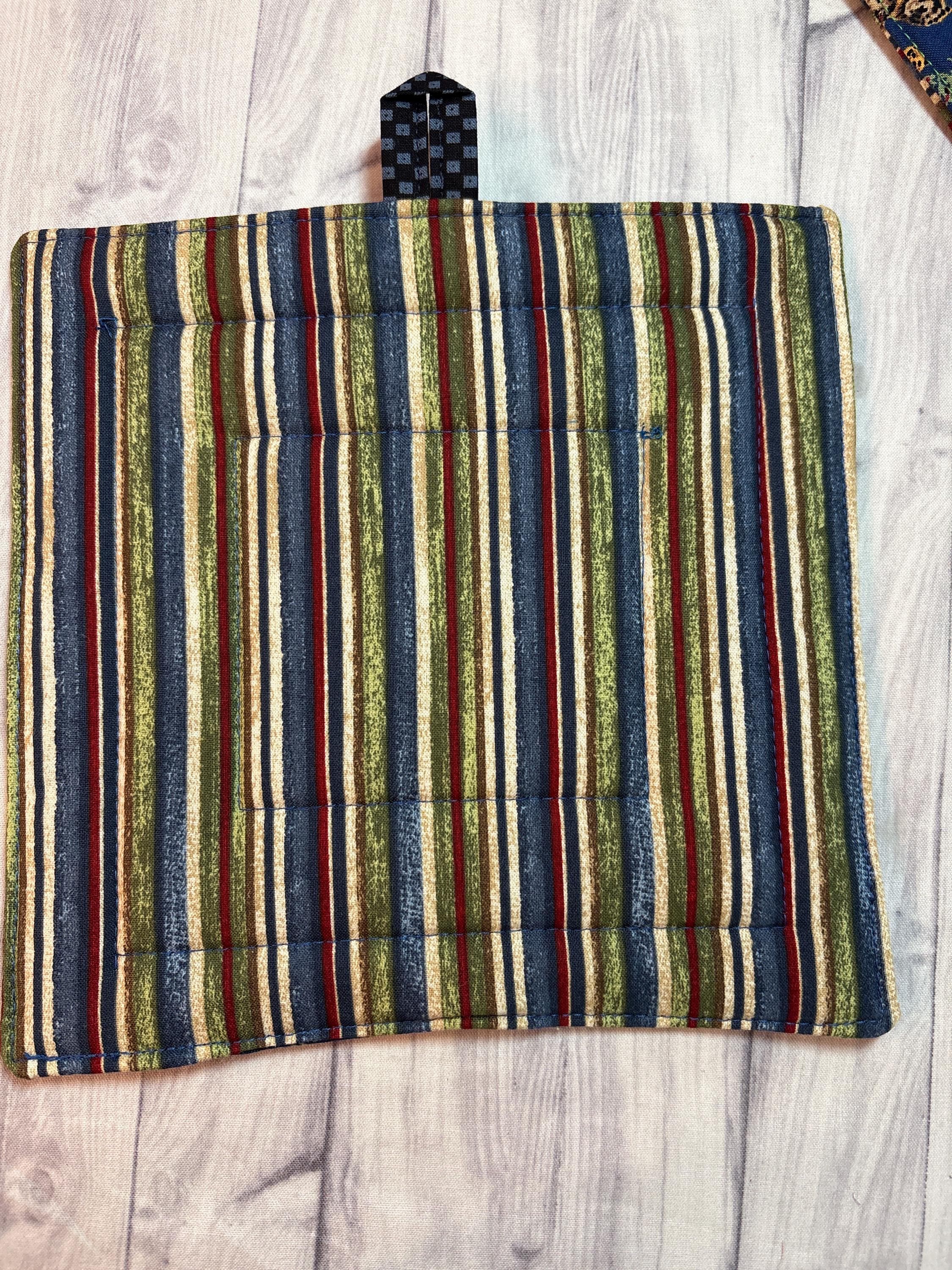 Pair (2) Alaska Denali theme potholders 8.25” homemade quilted gift view 5