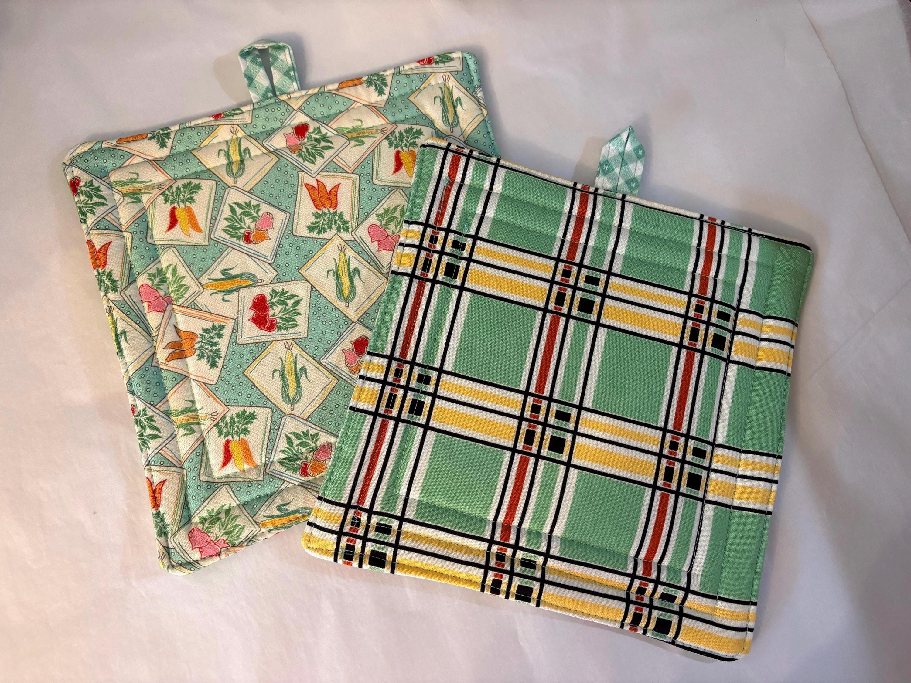 Pair (2) of Vintage Retro potholders, 8” homemade quilted