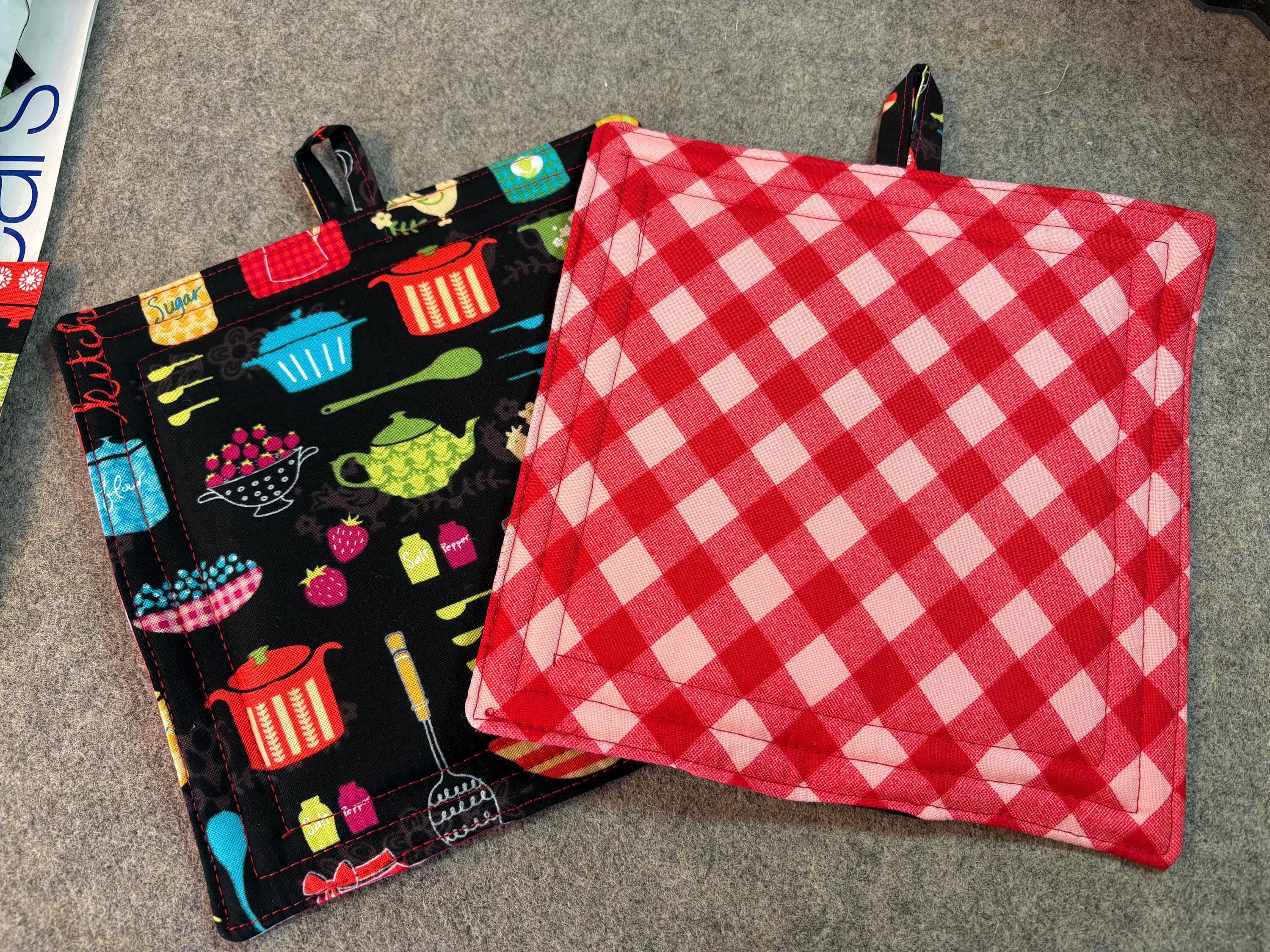 Pair of Retro kitchen potholders, 8” homemade quilted view 2