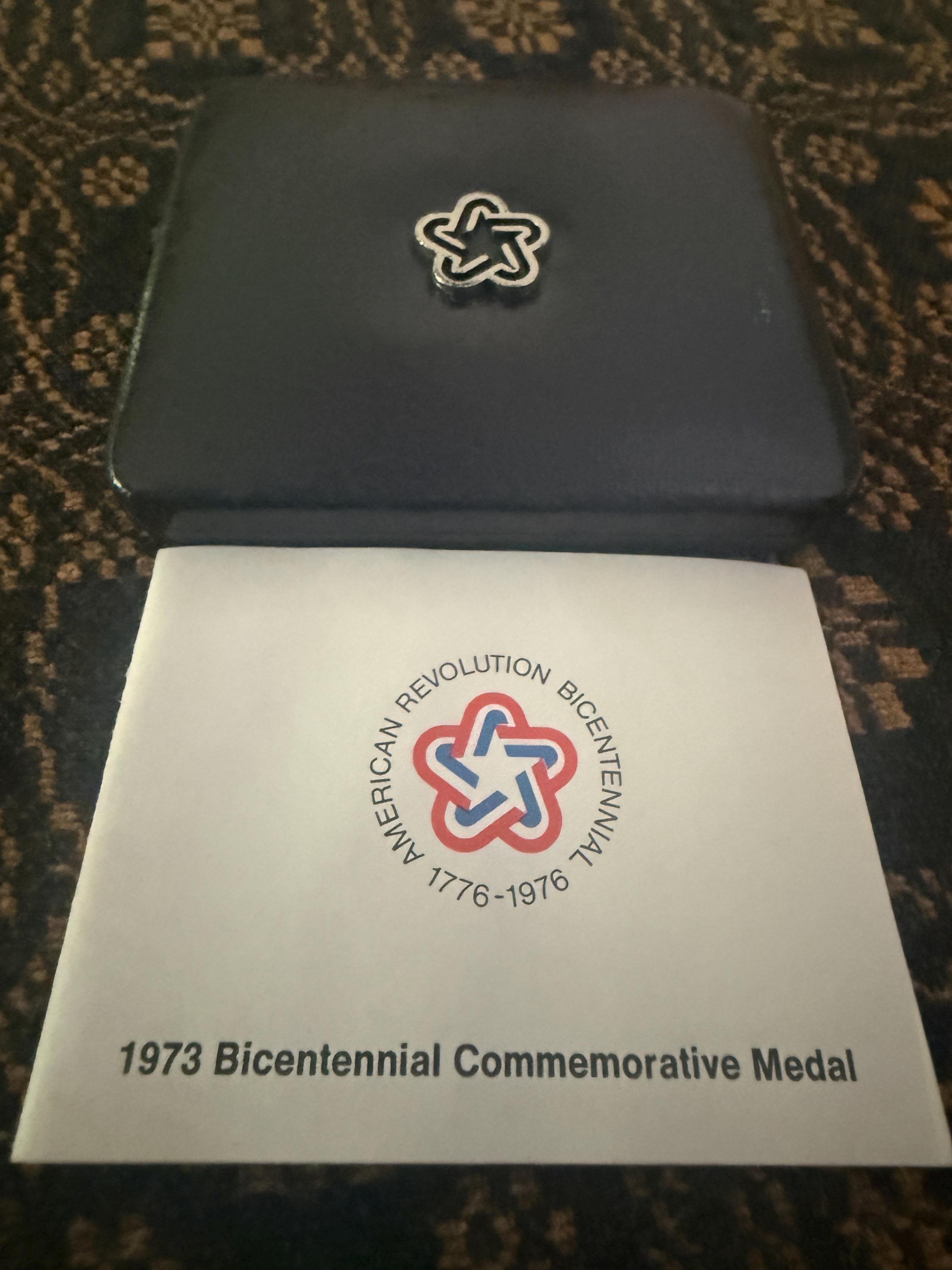 1973 Bicentenial commemorative sterling coin with COAOnd in original packaging Pristine coin worth grading2 day sale detail 3