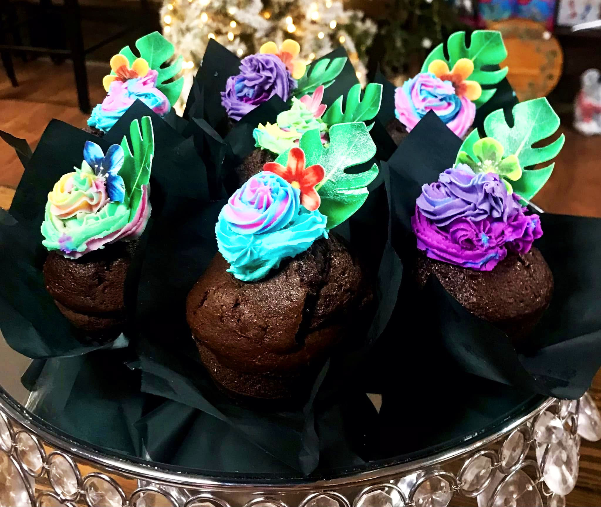 Hibiscus luau cupcakes