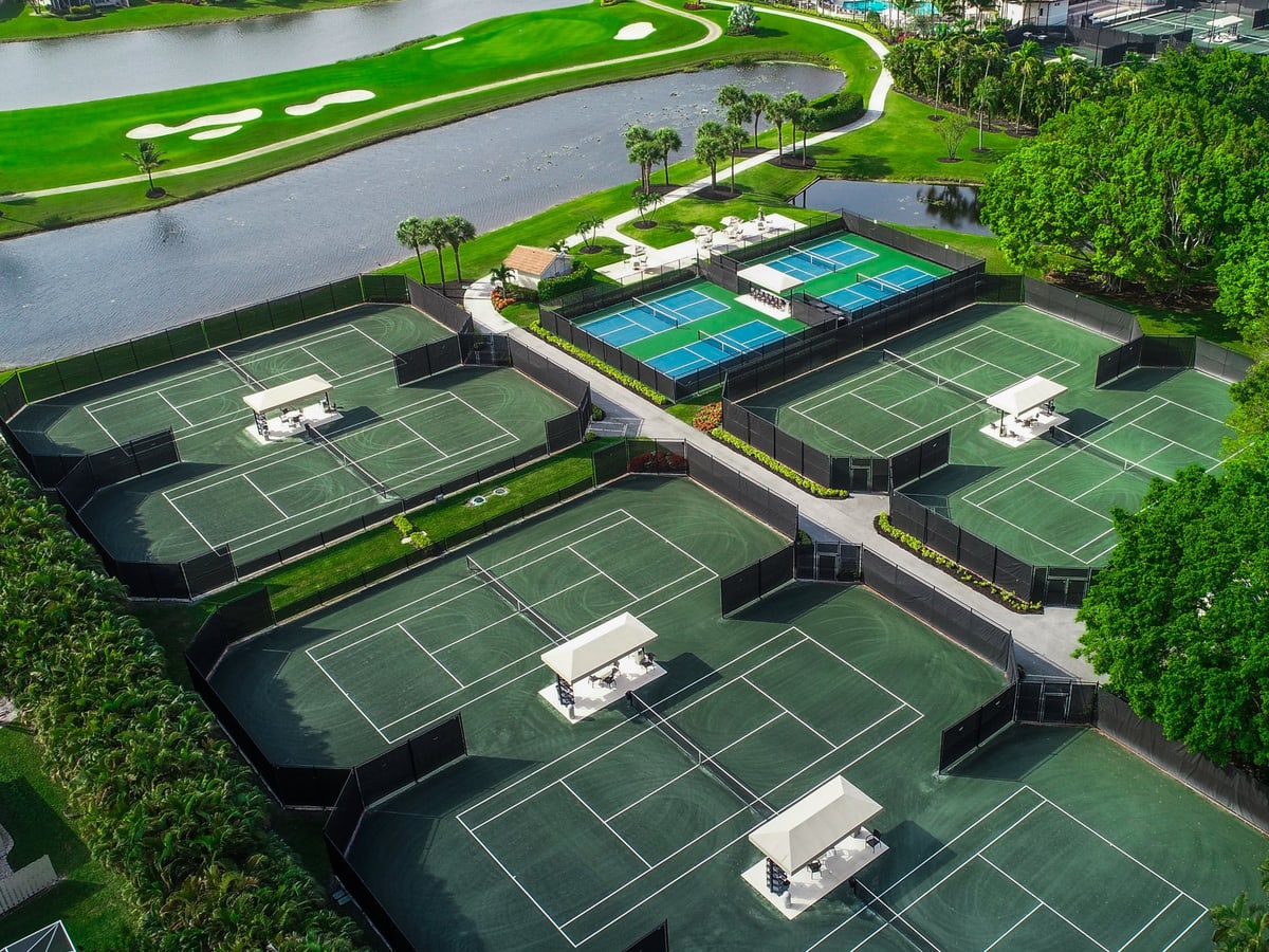 Aerial view of Aberdeen Country Club tennis courts
