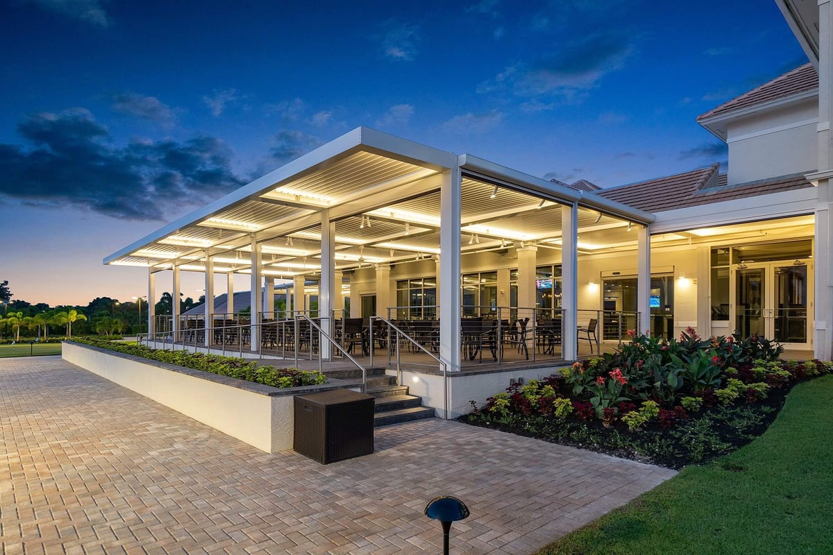 West Veranda outdoor dining at Aberdeen Country Club